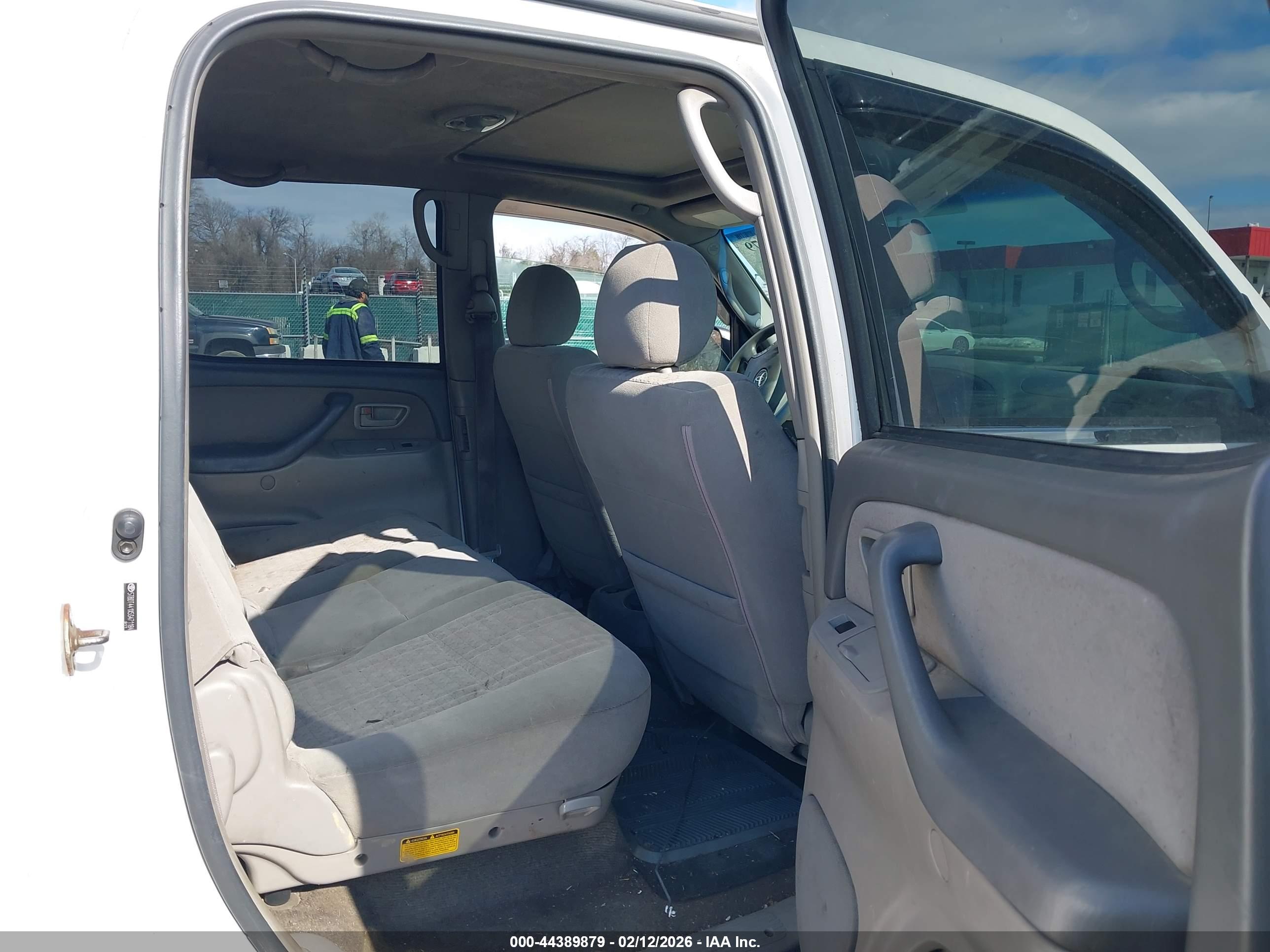 TOYOTA TUNDRA image 8