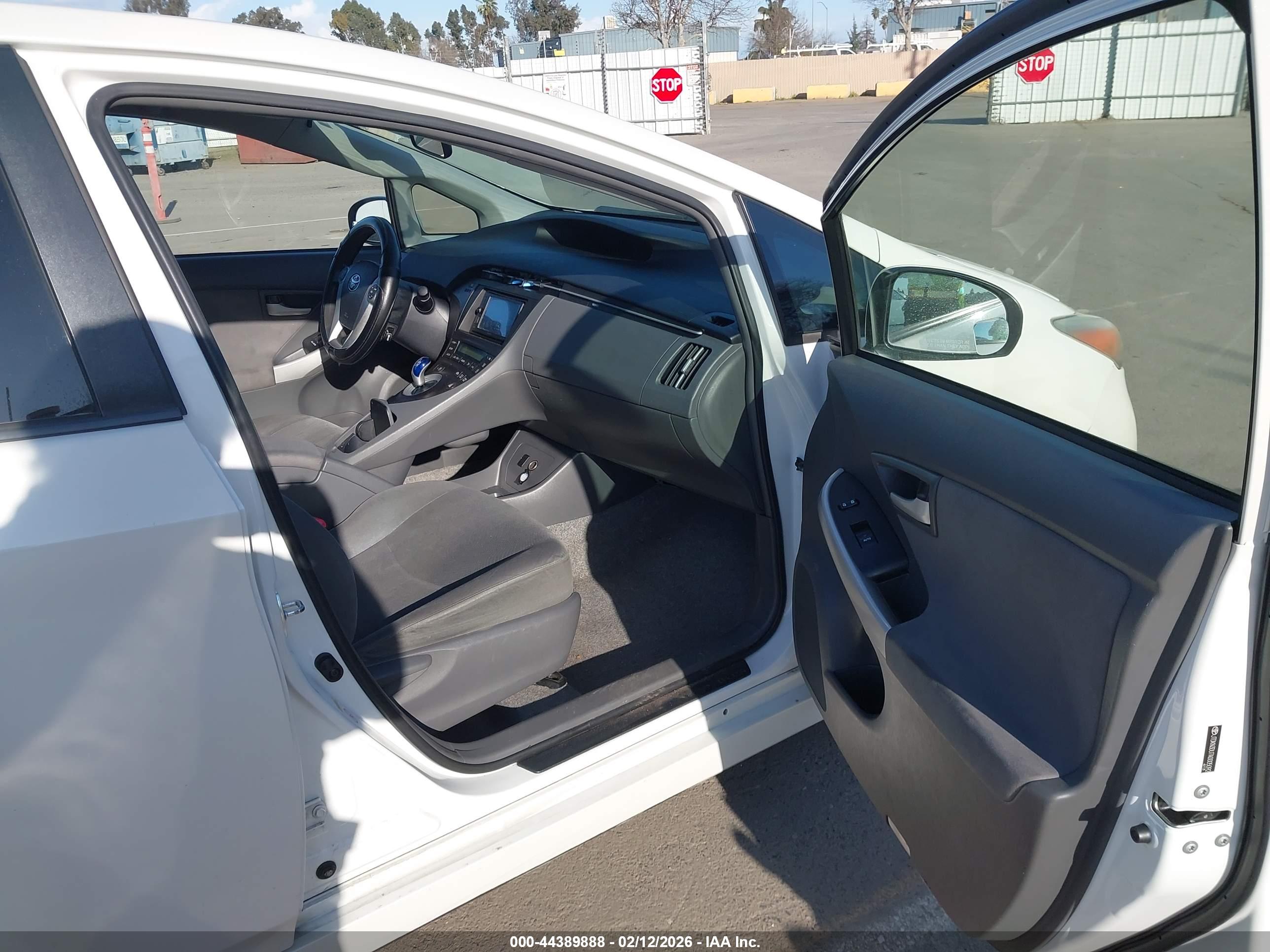 TOYOTA PRIUS image 5