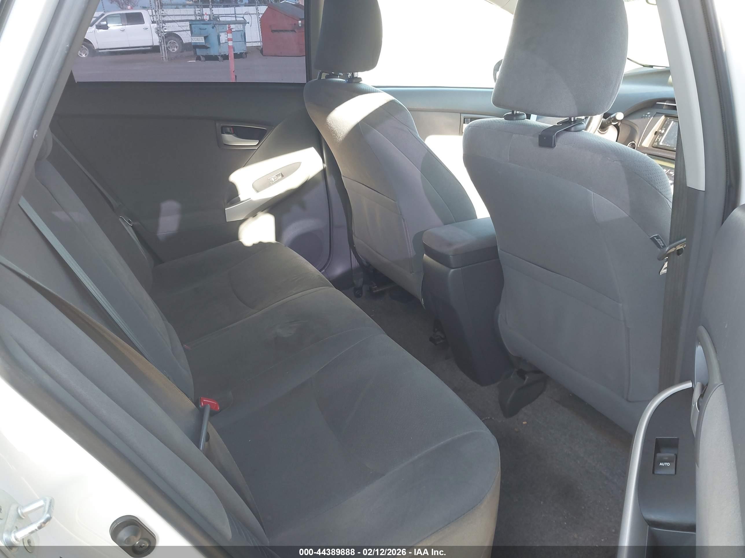 TOYOTA PRIUS image 8