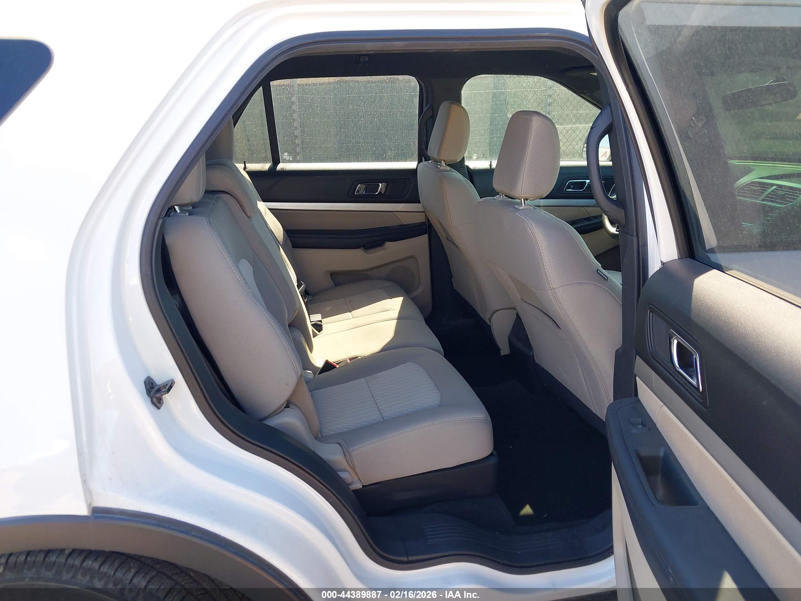 FORD EXPLORER image 8