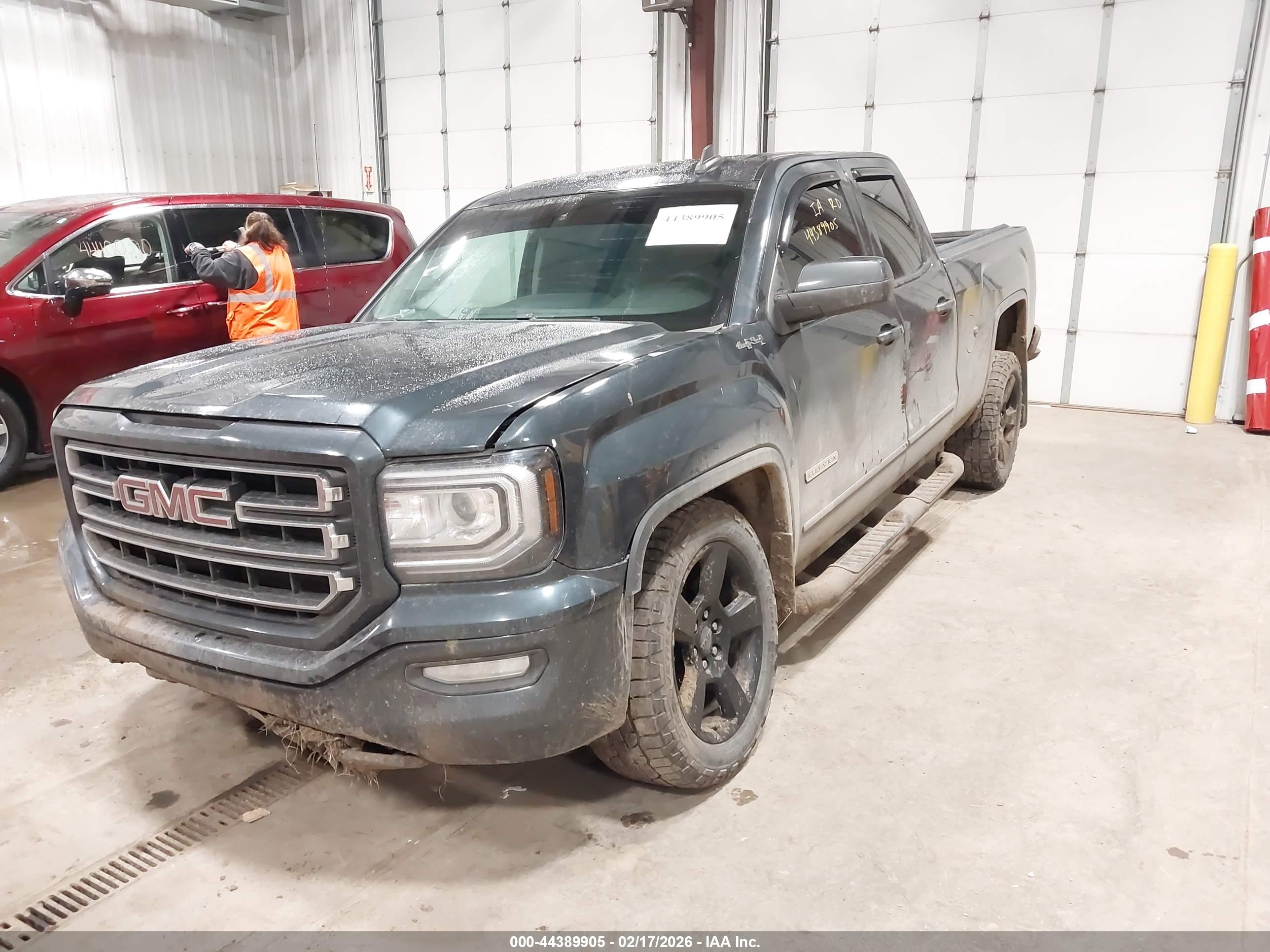 GMC SIERRA image 2