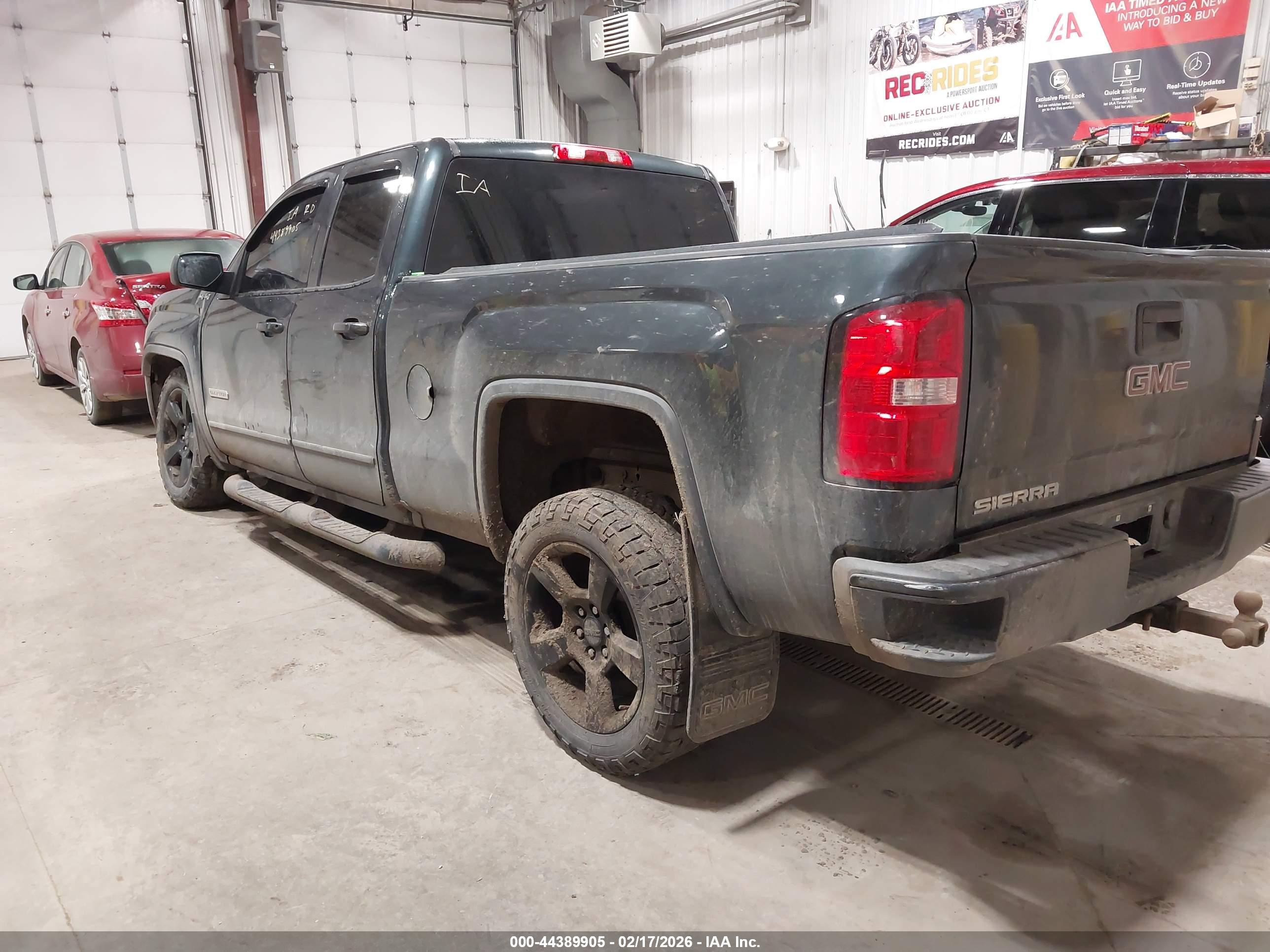 GMC SIERRA image 3