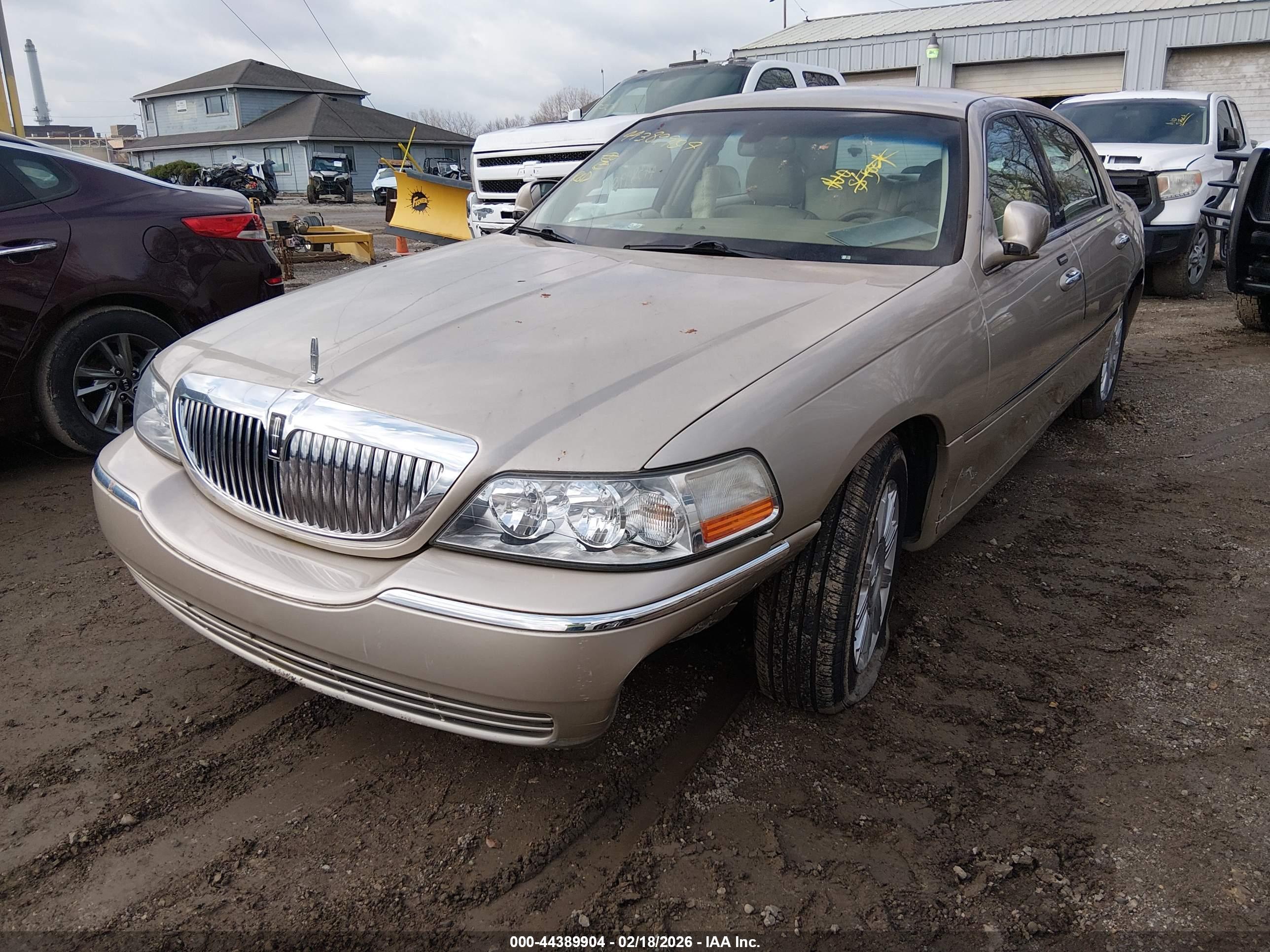LINCOLN TOWN image 2