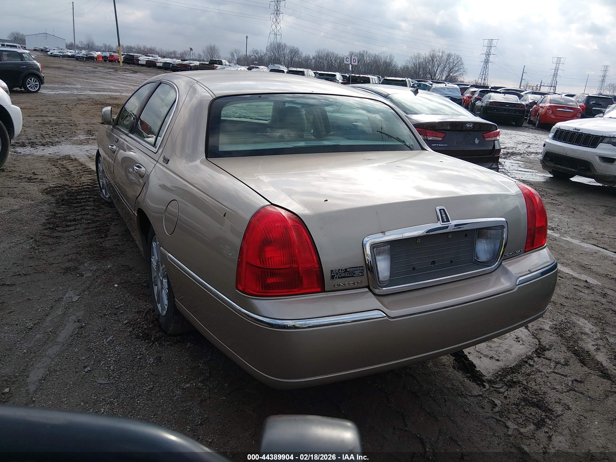 LINCOLN TOWN image 3