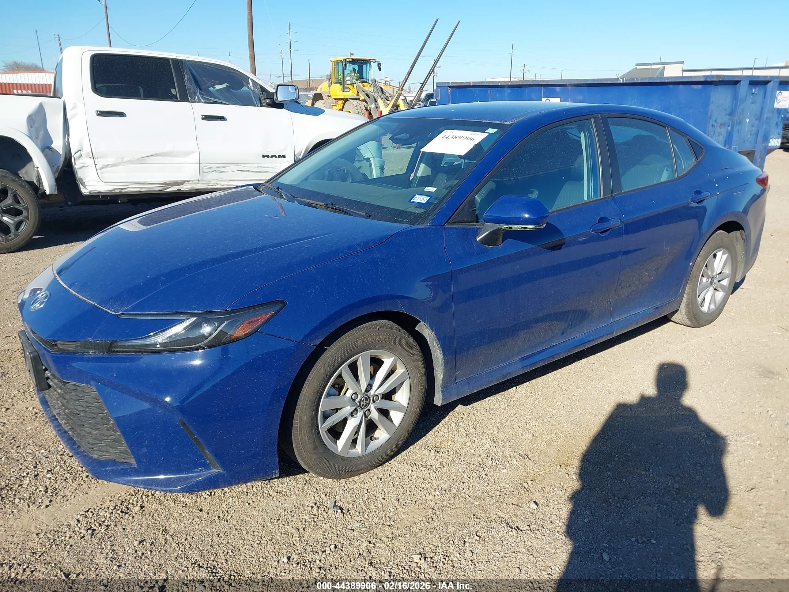 TOYOTA CAMRY image 2
