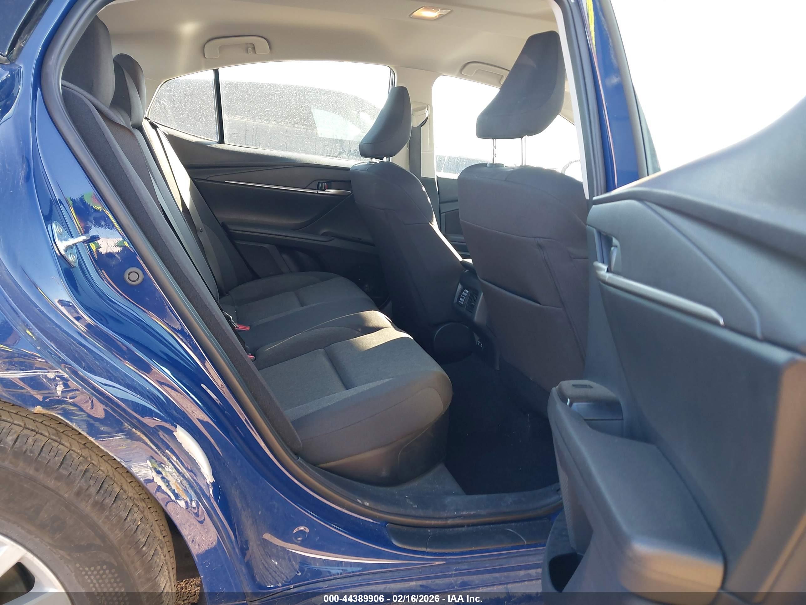 TOYOTA CAMRY image 8