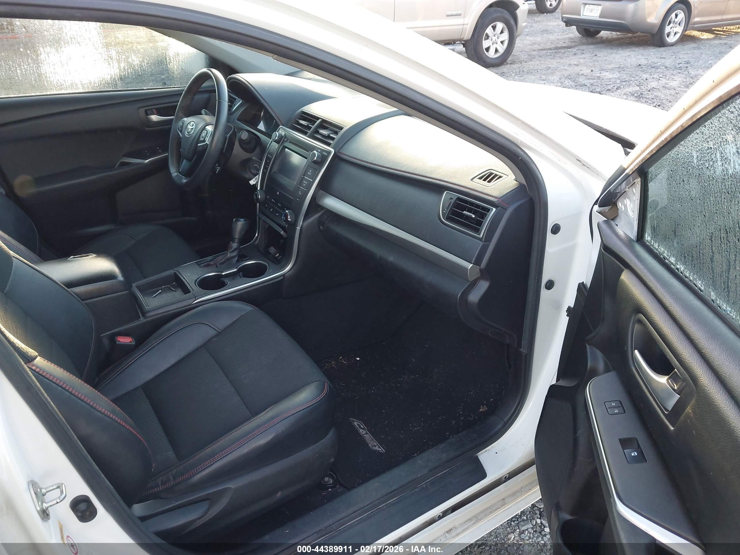 TOYOTA CAMRY image 5