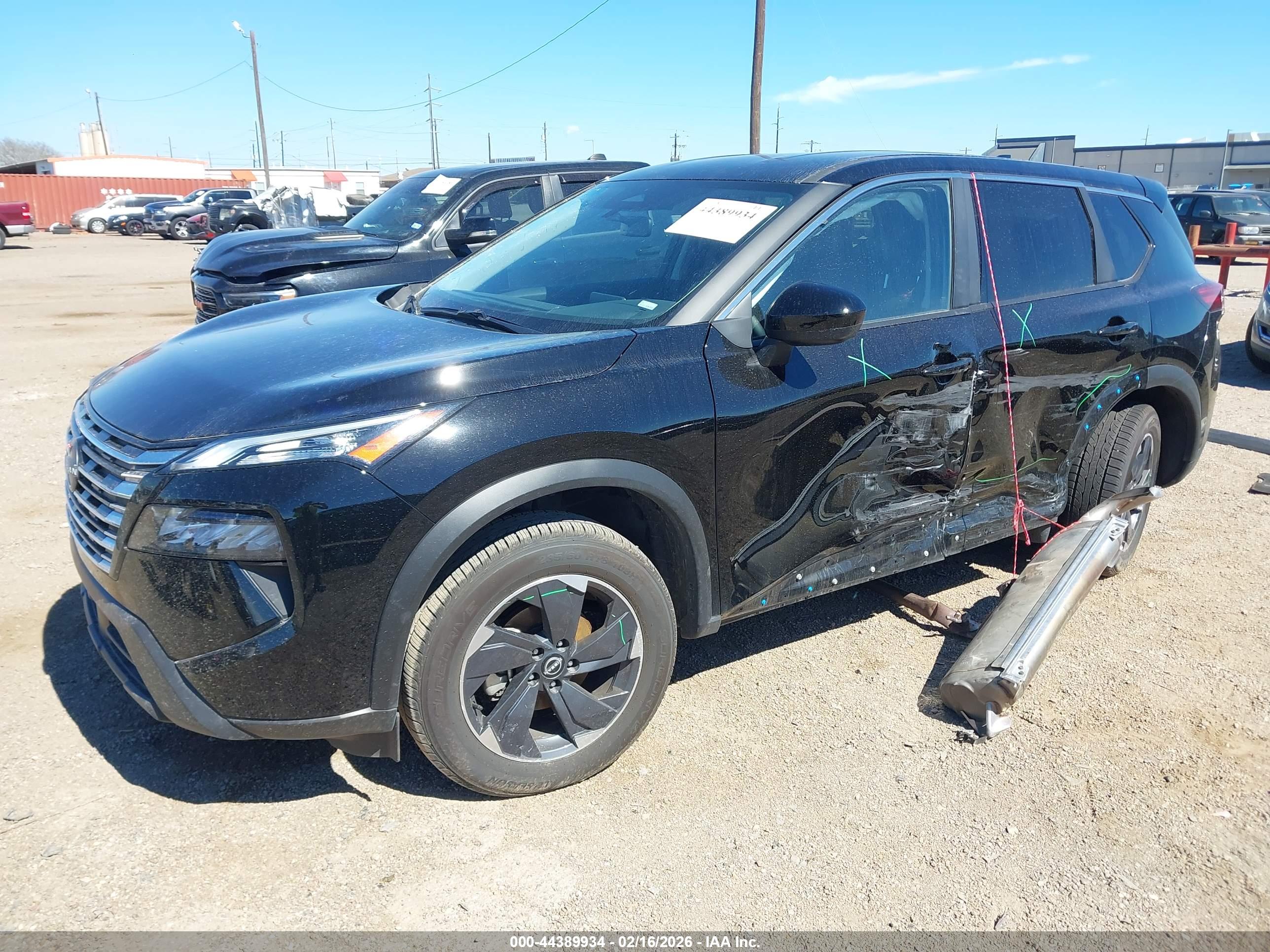 NISSAN ROGUE image 2