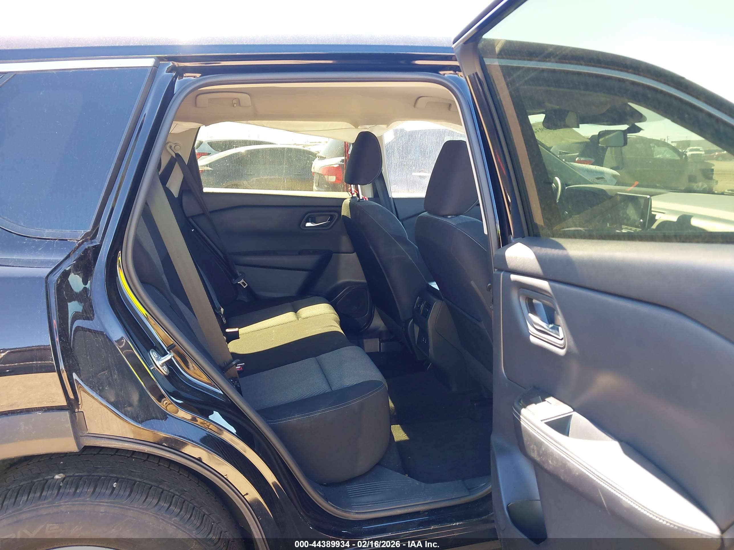 NISSAN ROGUE image 8