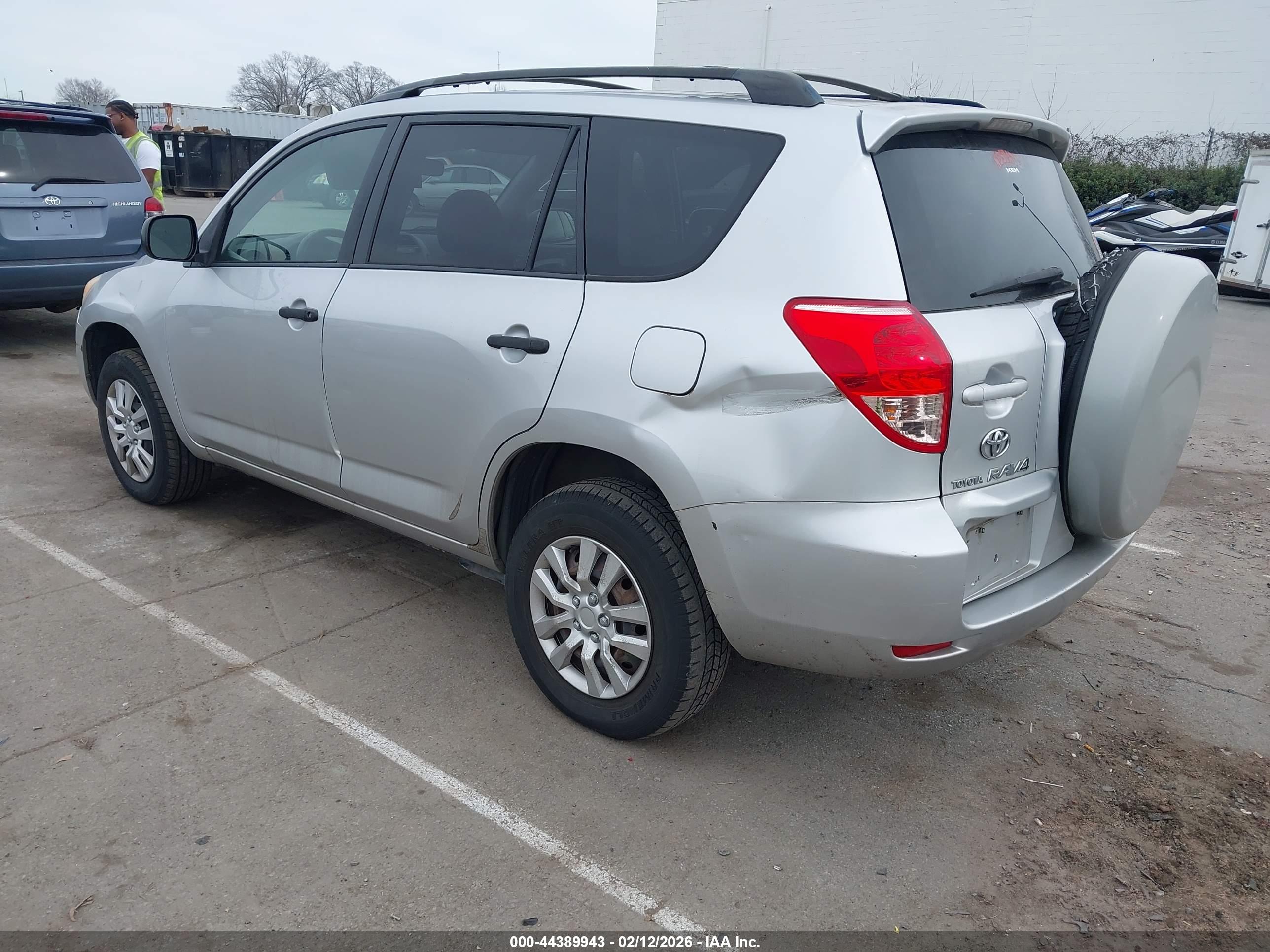 TOYOTA RAV4 image 3