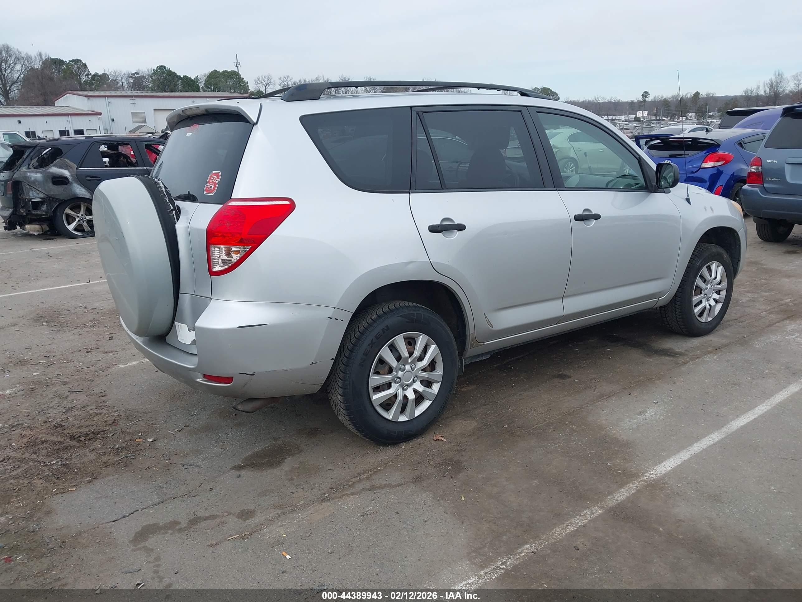 TOYOTA RAV4 image 4