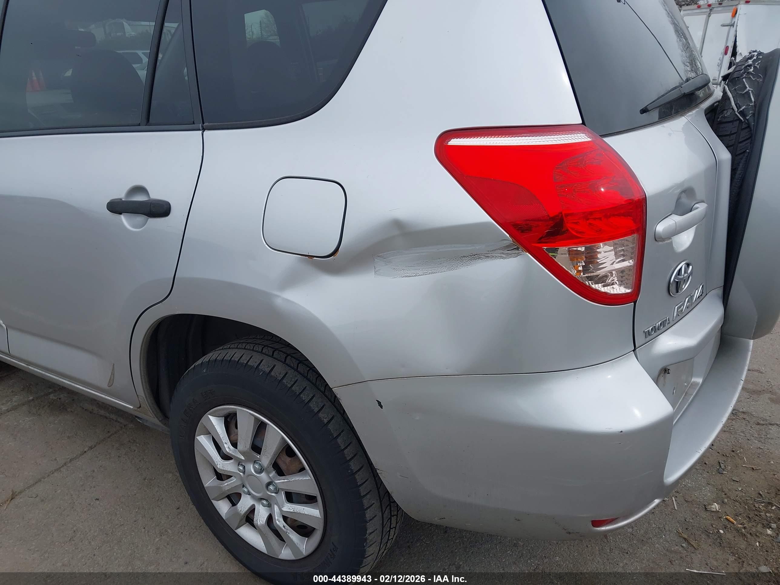 TOYOTA RAV4 image 6