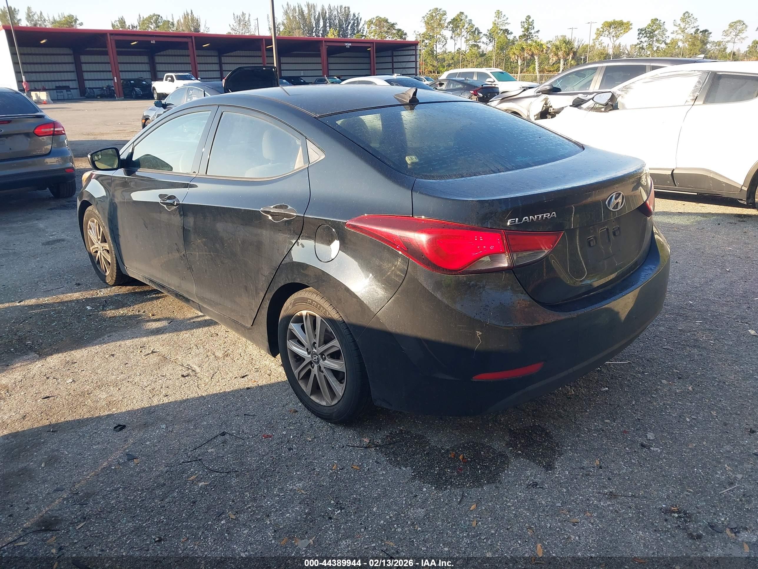 HYUNDAI ELANTRA image 3