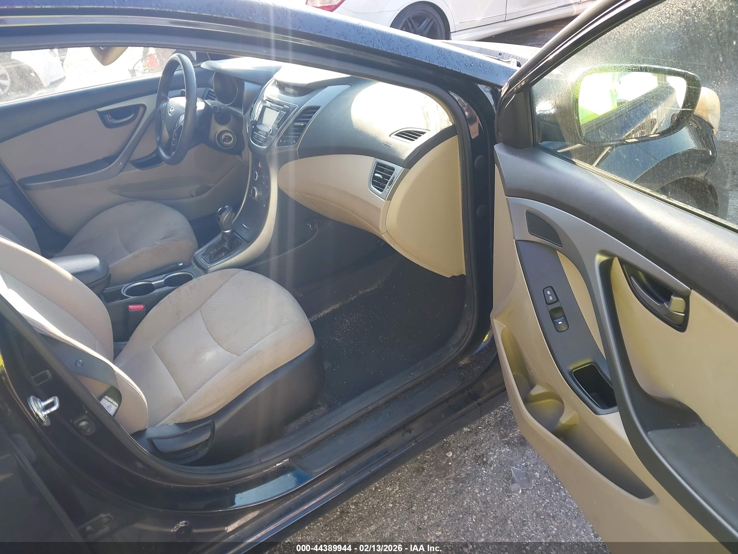 HYUNDAI ELANTRA image 5