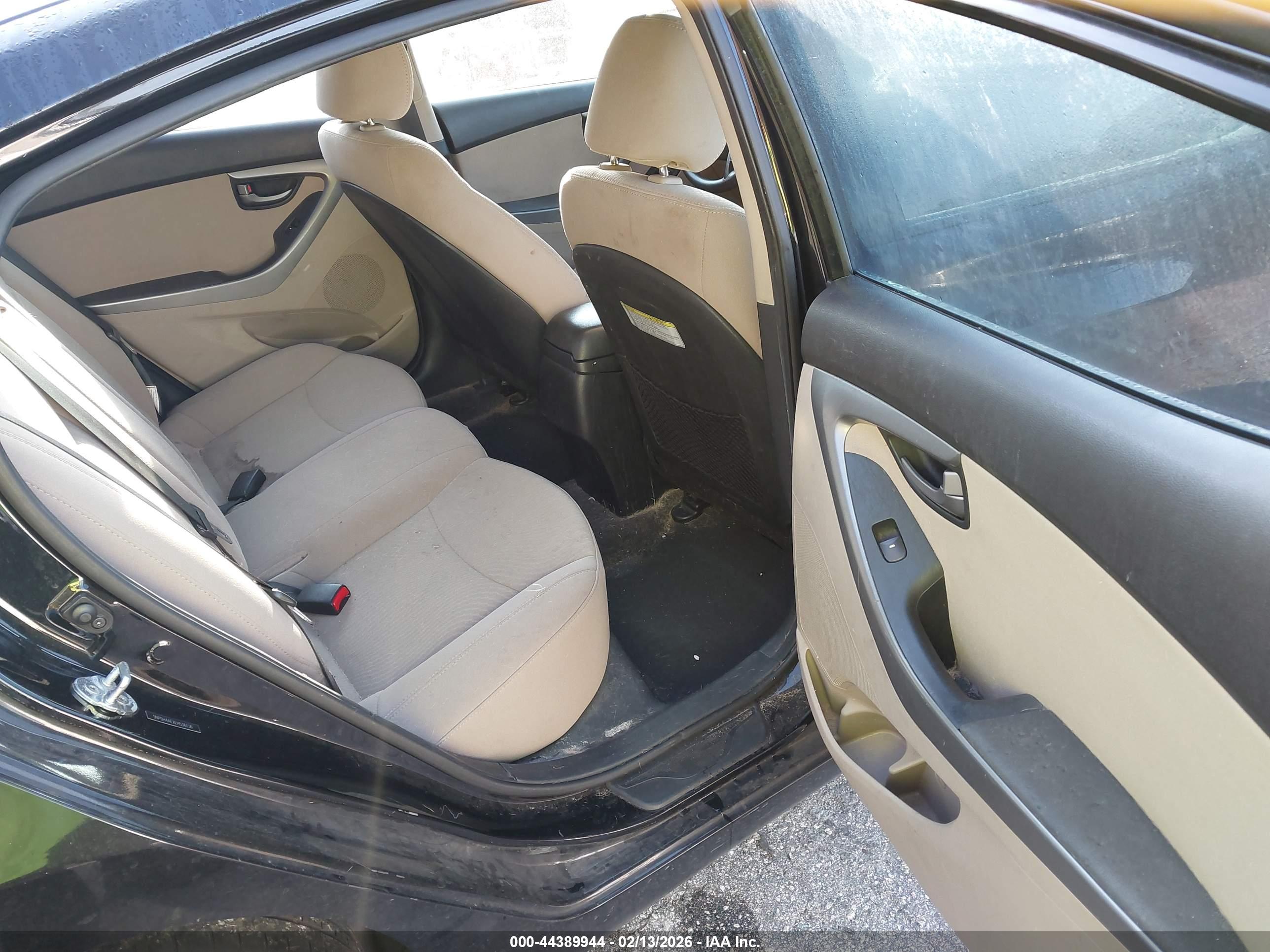 HYUNDAI ELANTRA image 8