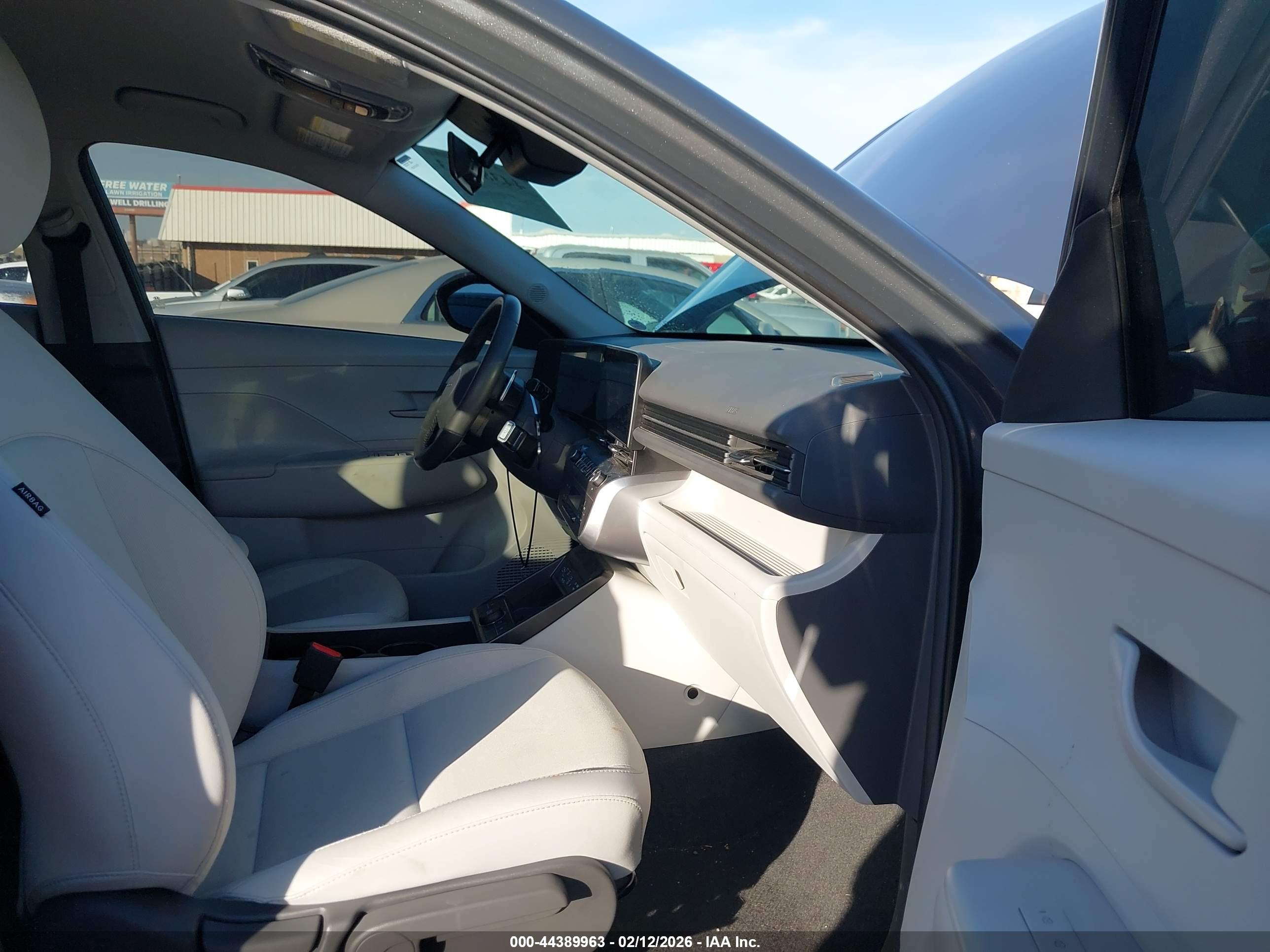 HYUNDAI KONA image 5