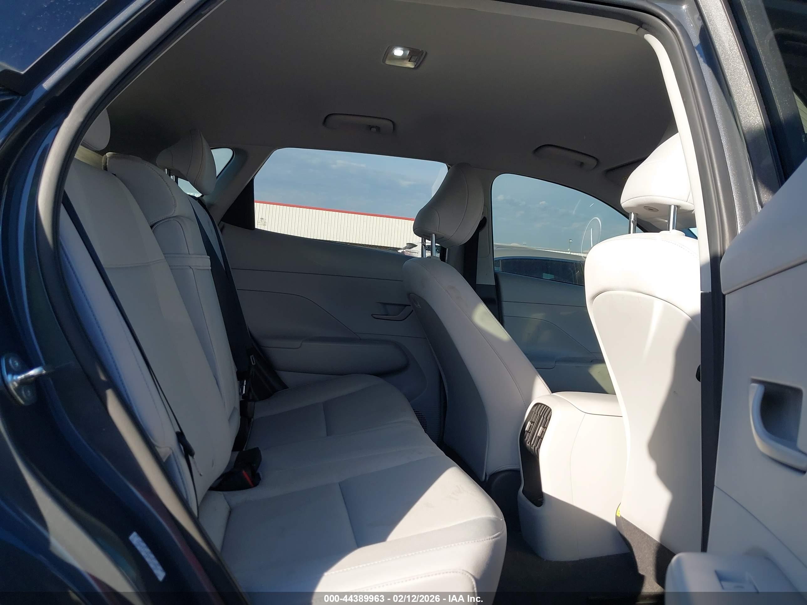 HYUNDAI KONA image 8