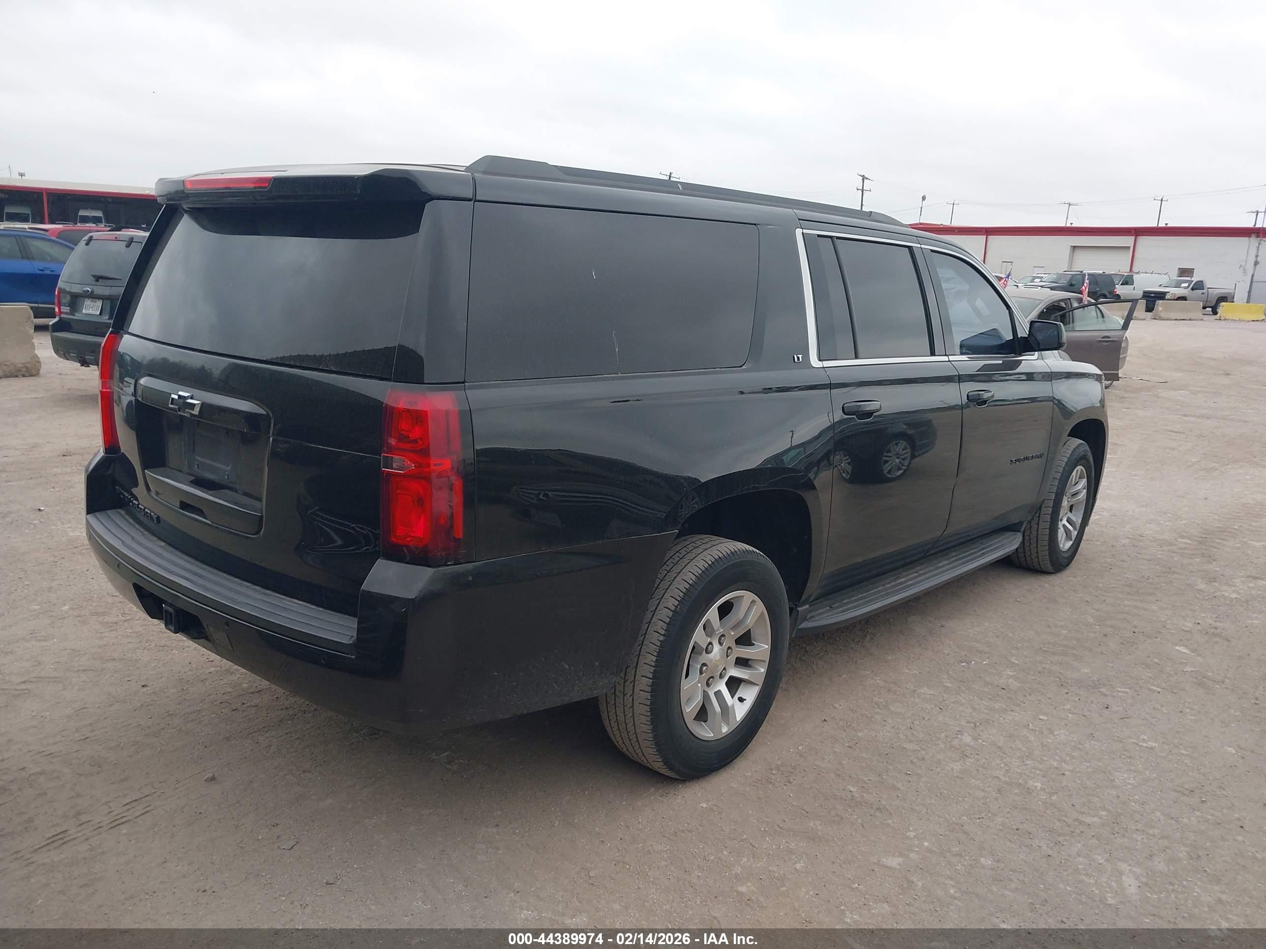 CHEVROLET SUBURBAN image 4
