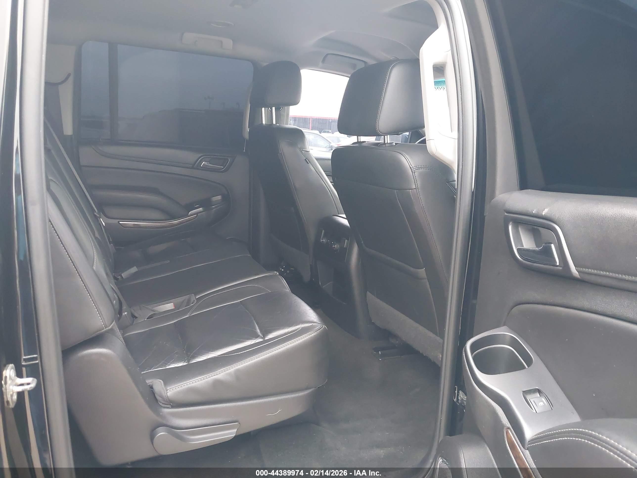 CHEVROLET SUBURBAN image 8