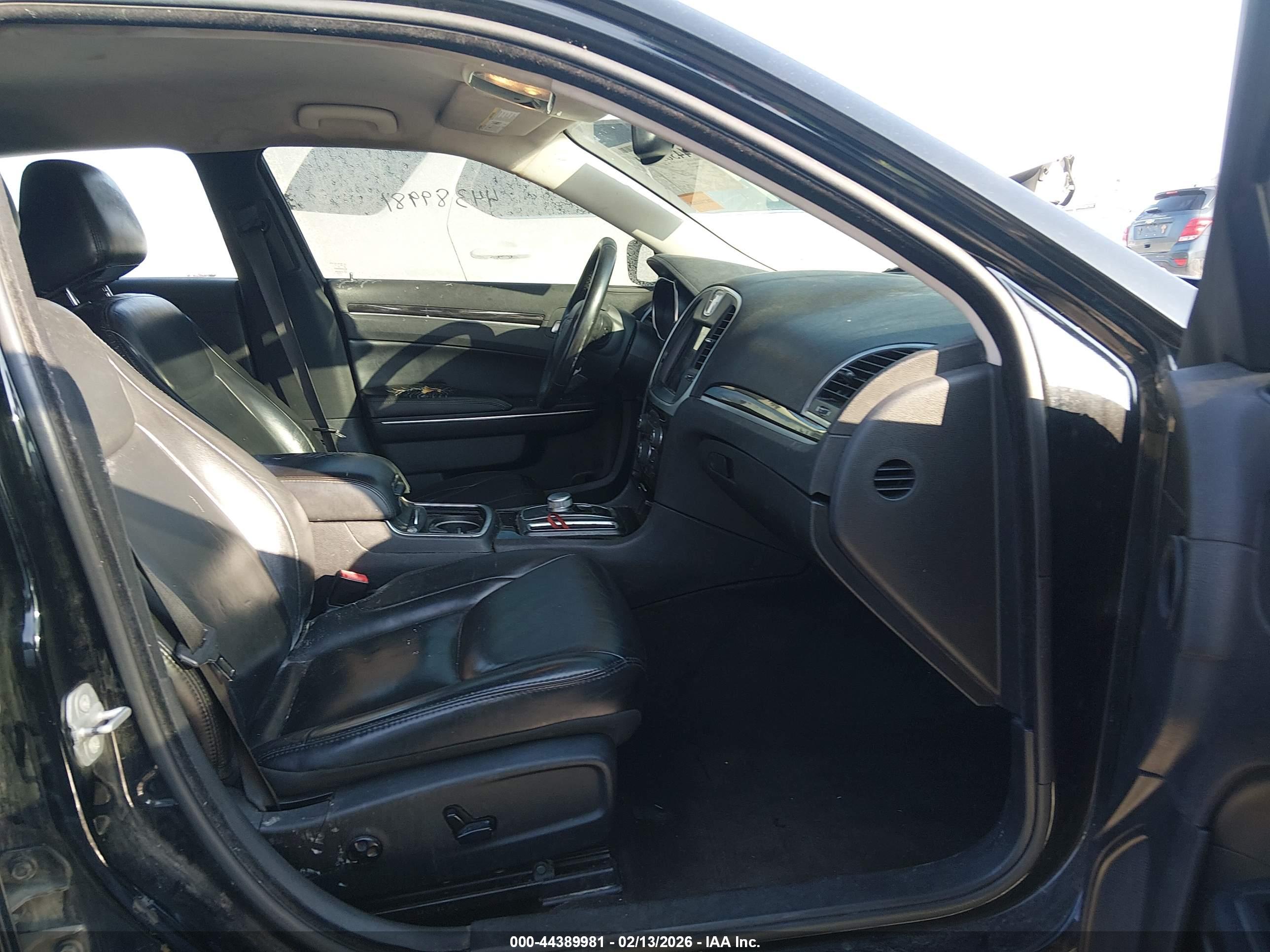 CHRYSLER 300 image 5