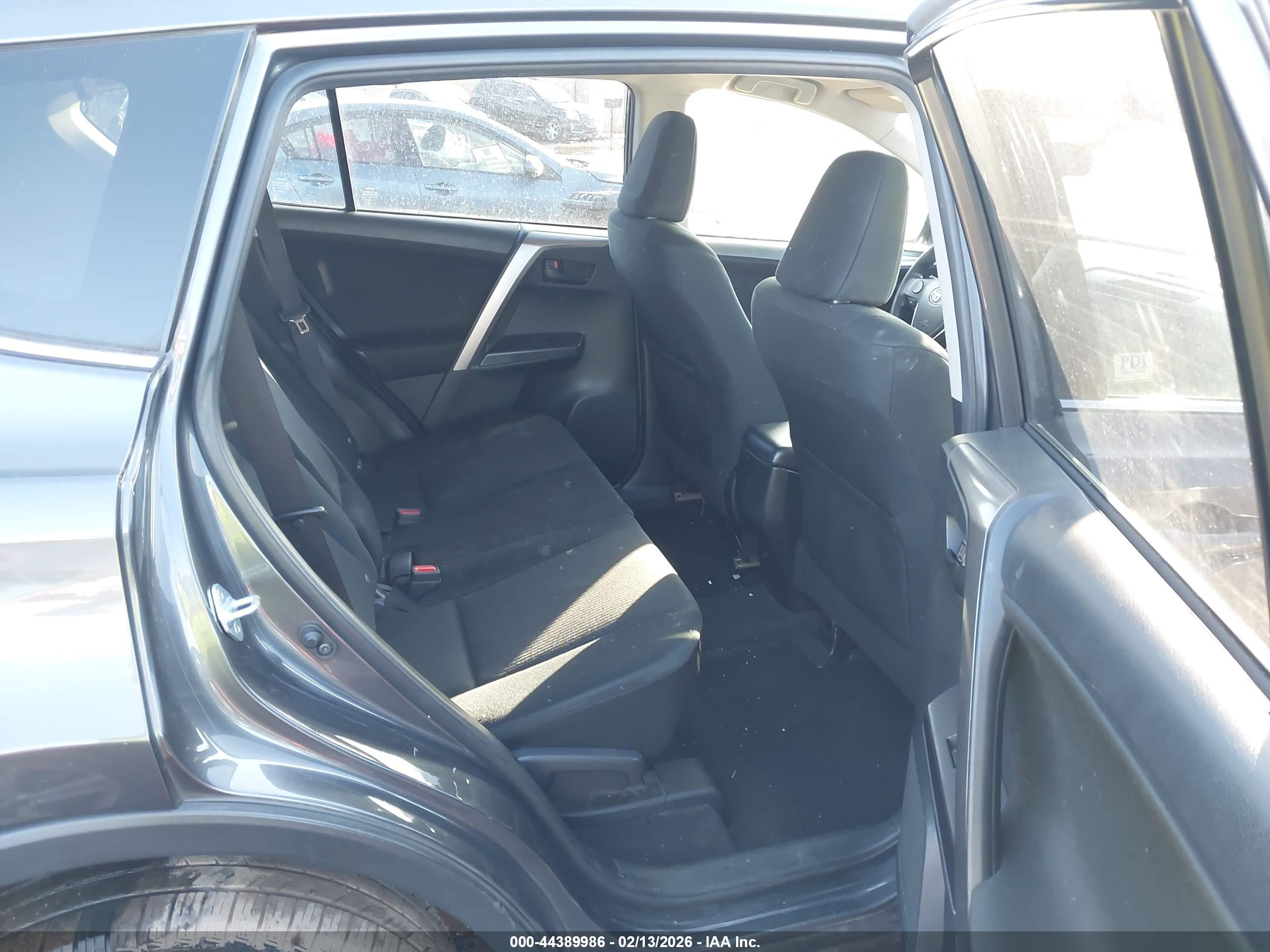 TOYOTA RAV4 image 8
