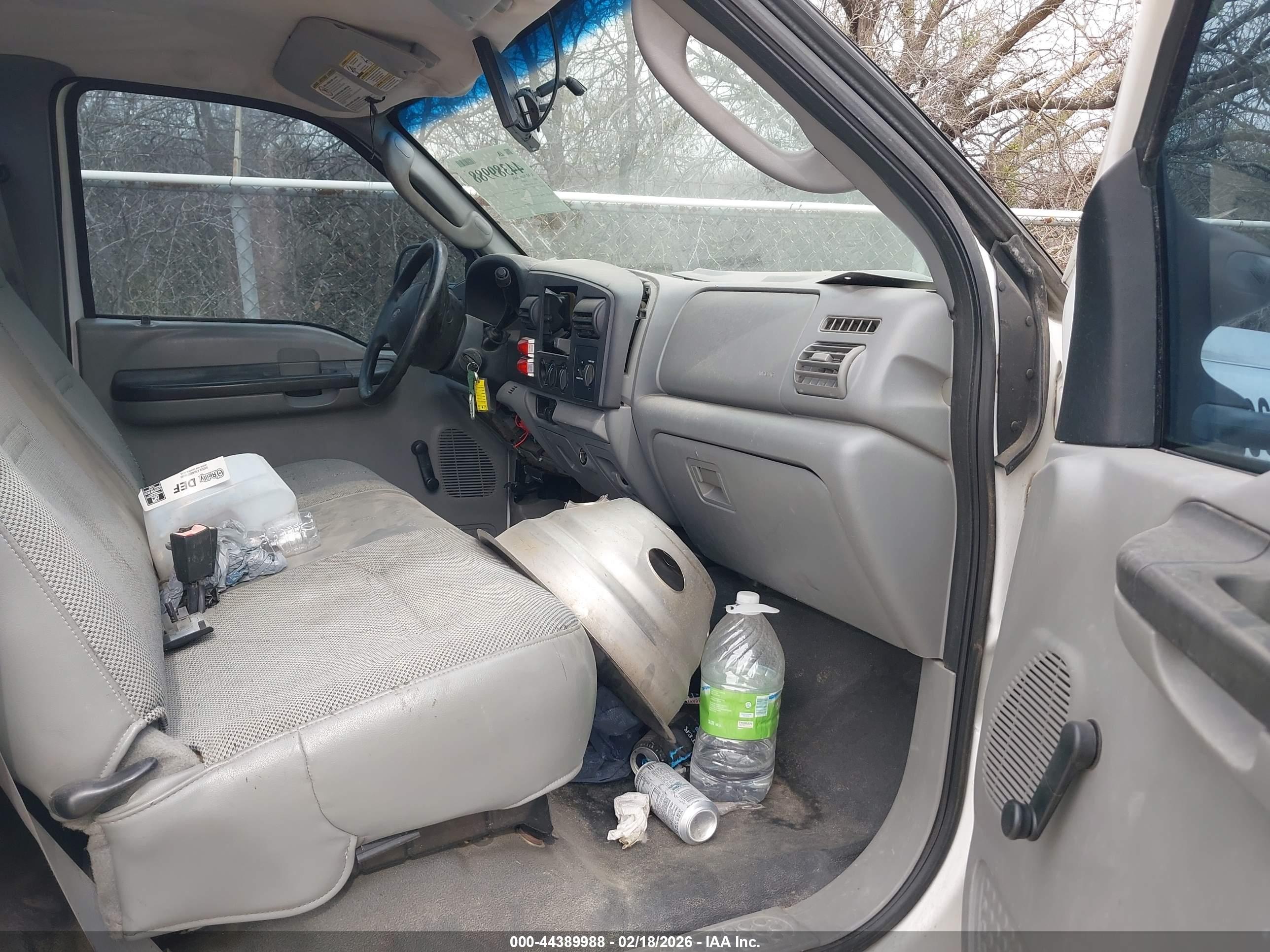 FORD F-550 image 8