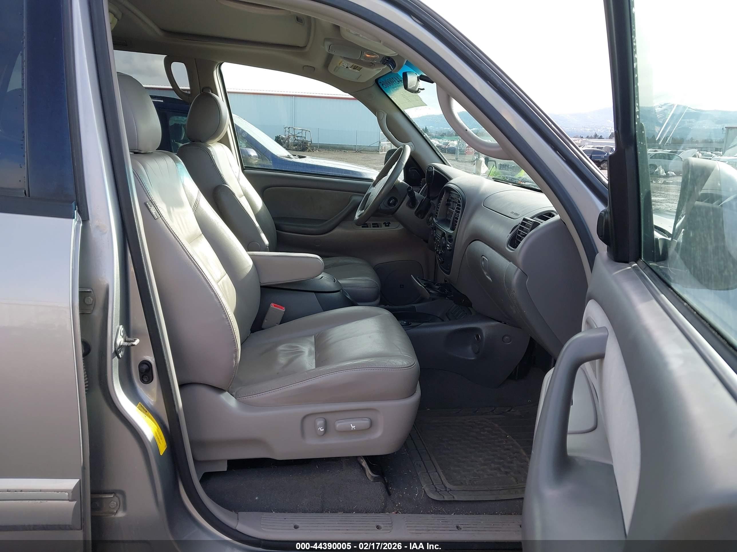 TOYOTA SEQUOIA image 5