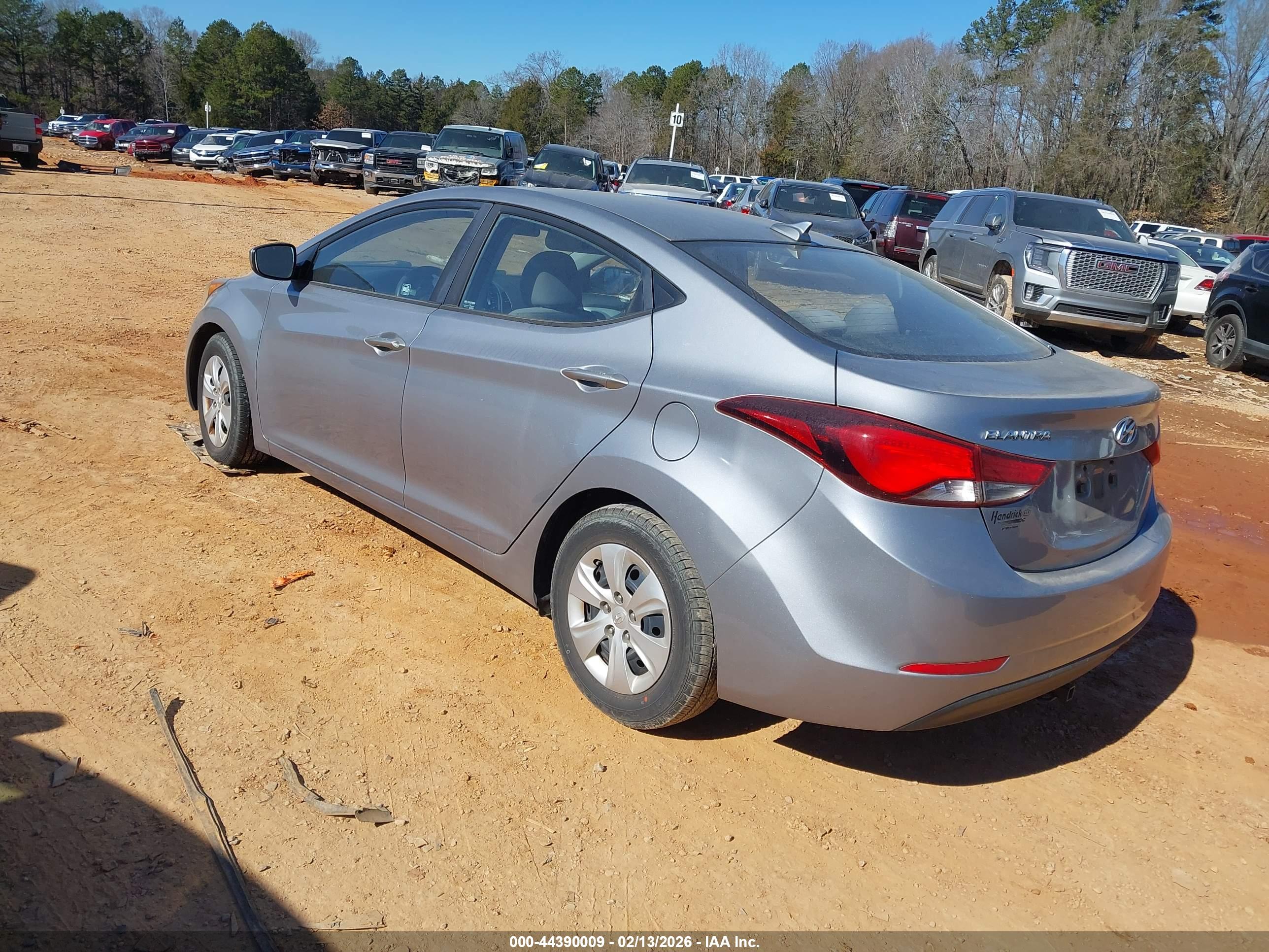 HYUNDAI ELANTRA image 3