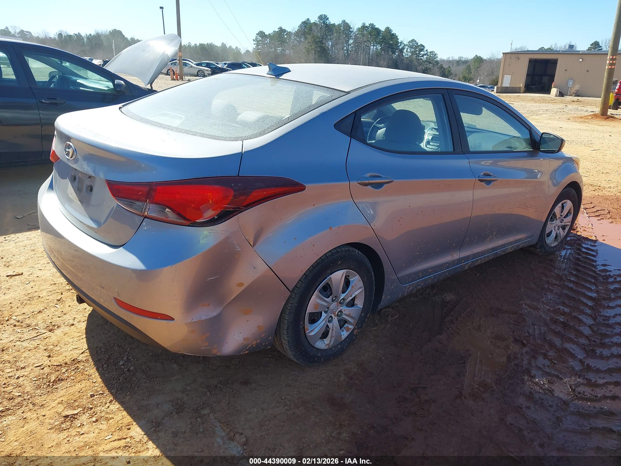 HYUNDAI ELANTRA image 4