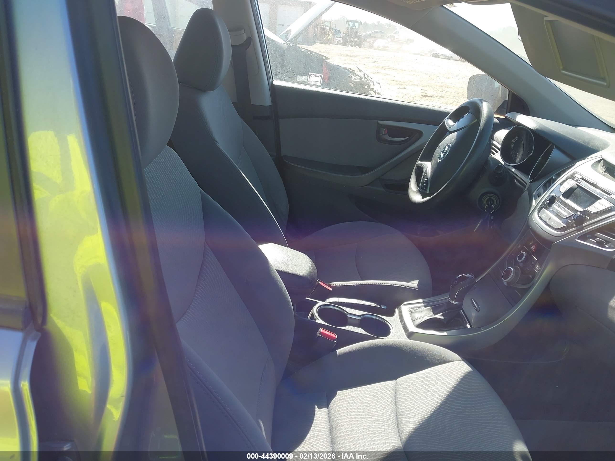 HYUNDAI ELANTRA image 5