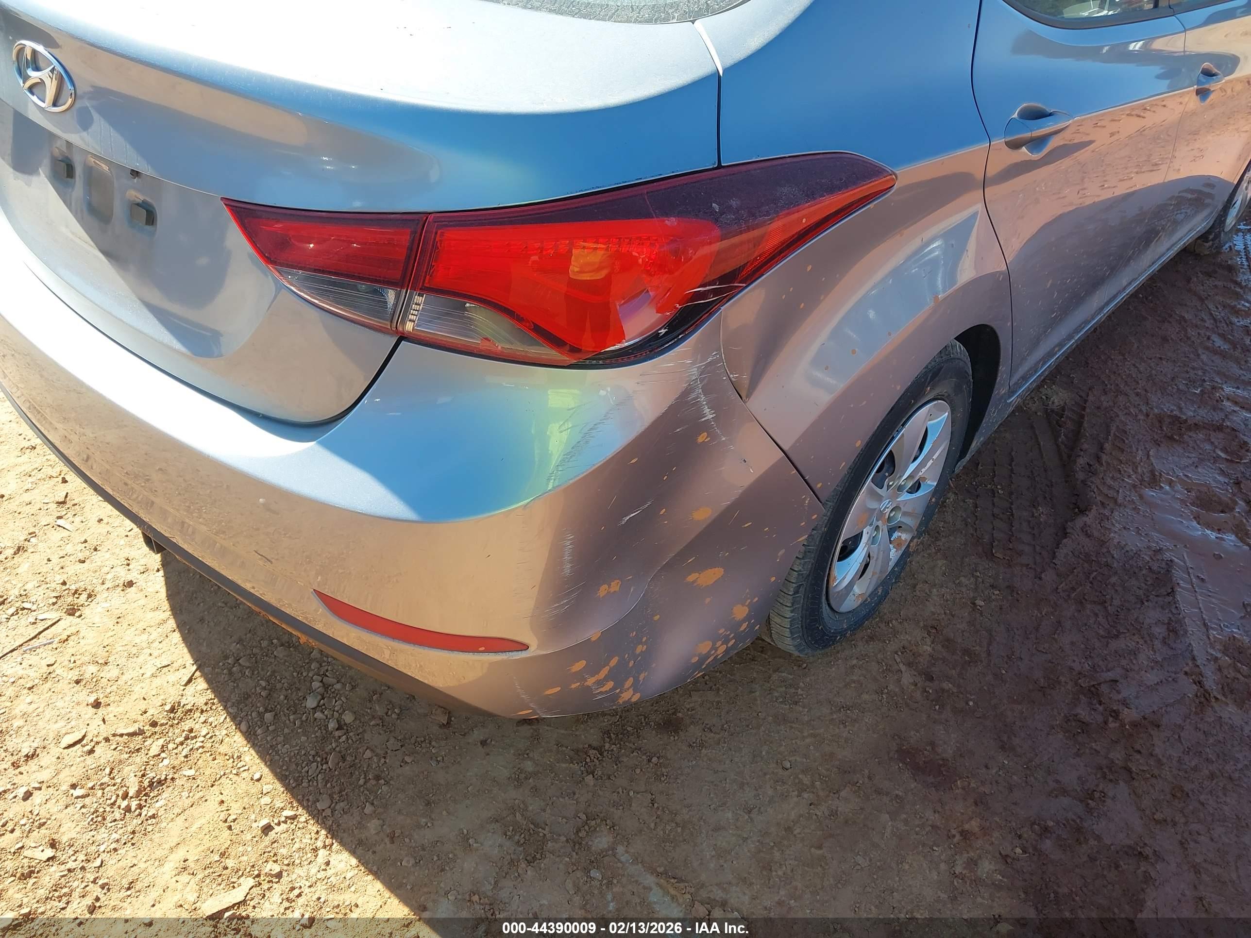 HYUNDAI ELANTRA image 6