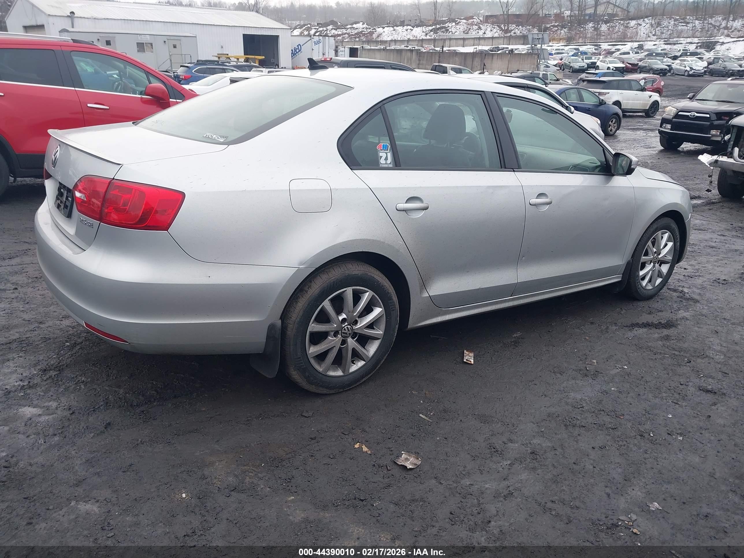 VOLKSWAGEN JETTA image 4