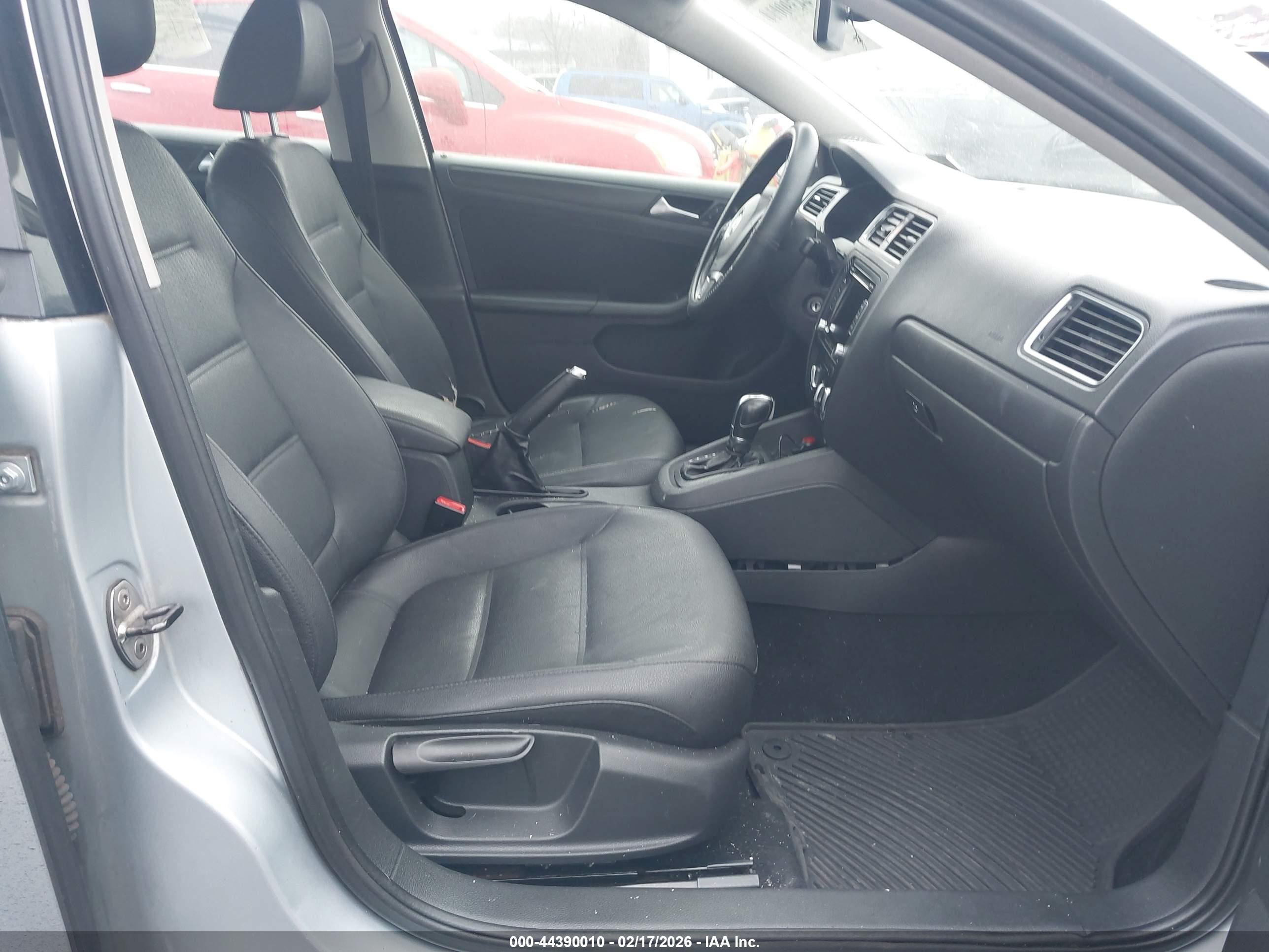 VOLKSWAGEN JETTA image 5