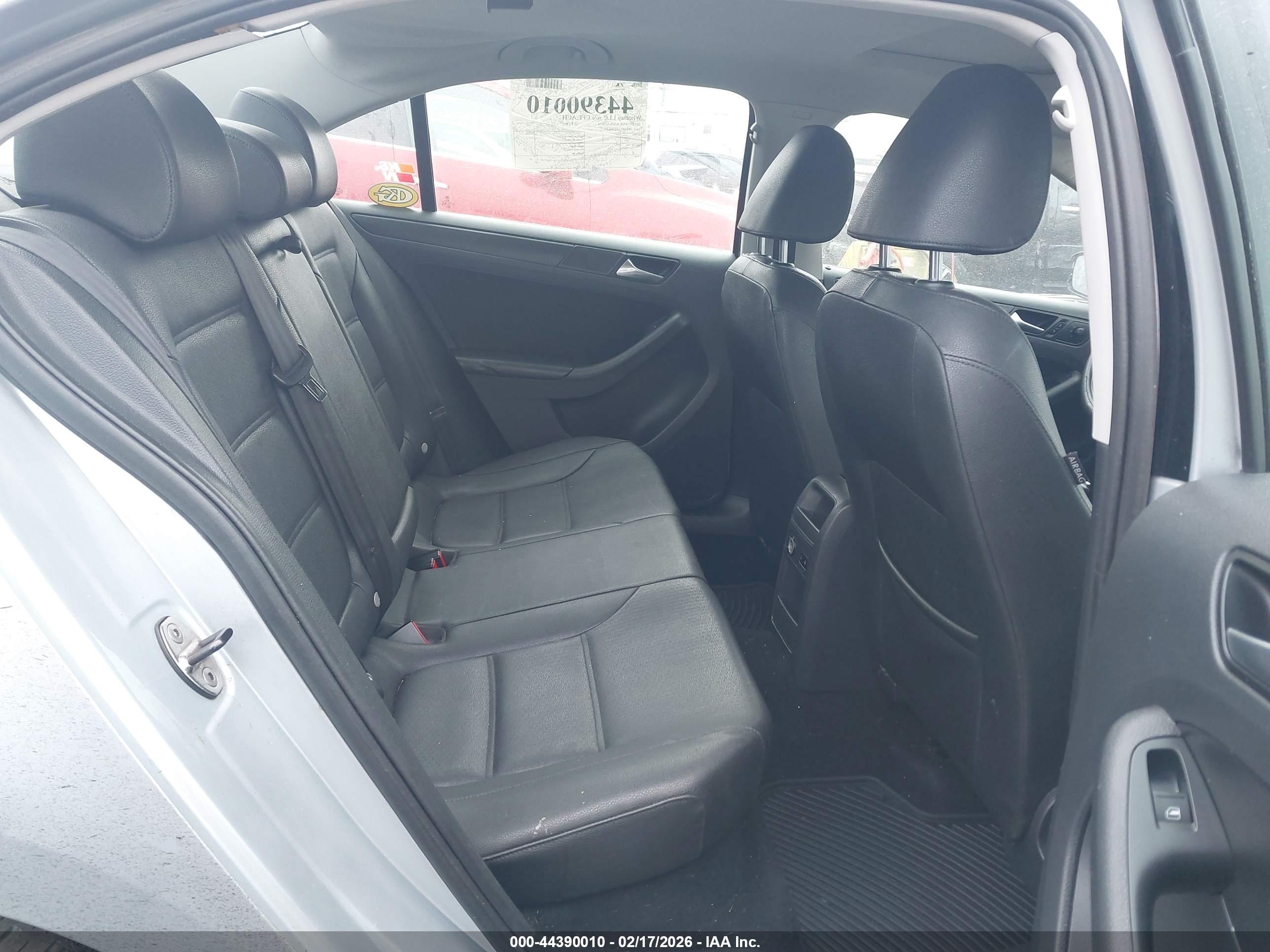 VOLKSWAGEN JETTA image 8