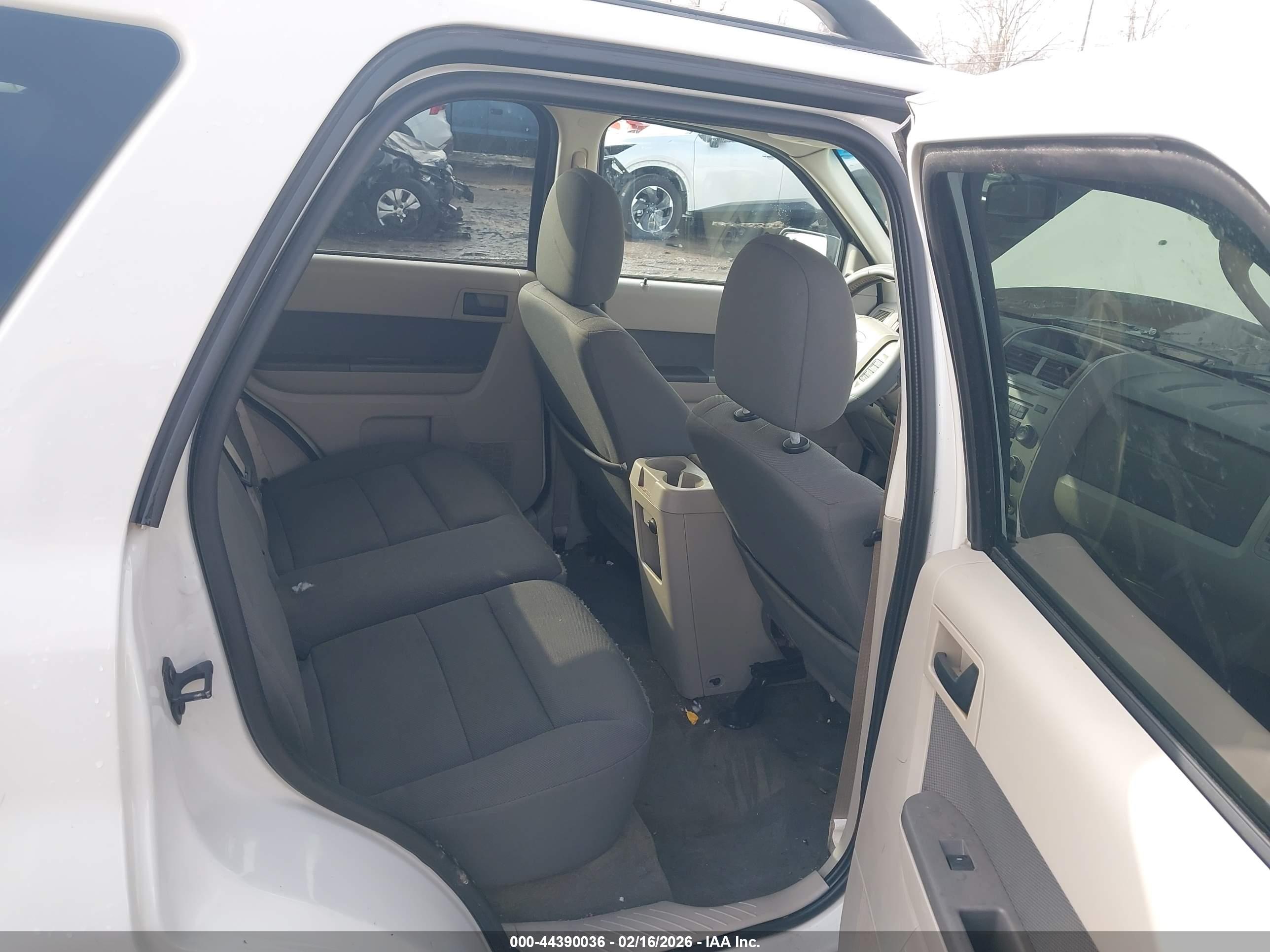 FORD ESCAPE image 8