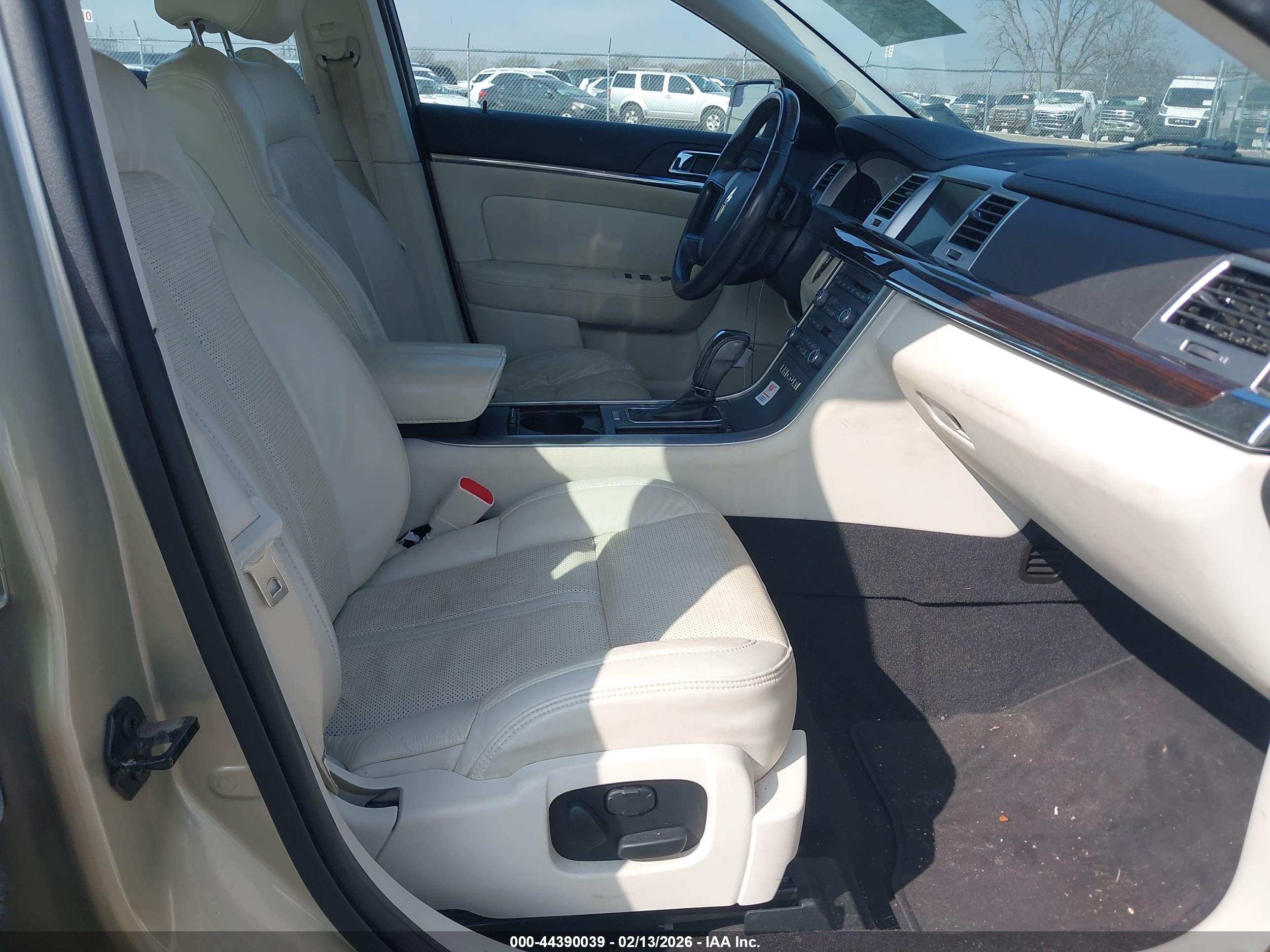 LINCOLN MKS image 5
