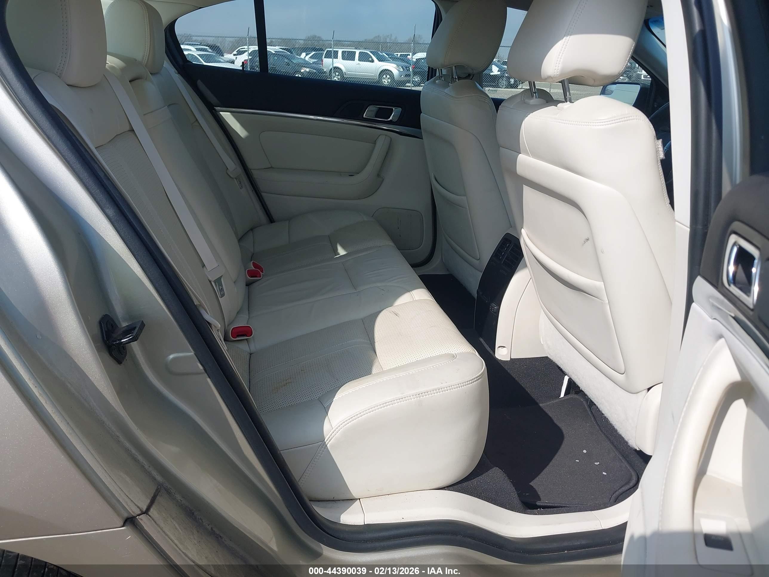 LINCOLN MKS image 8