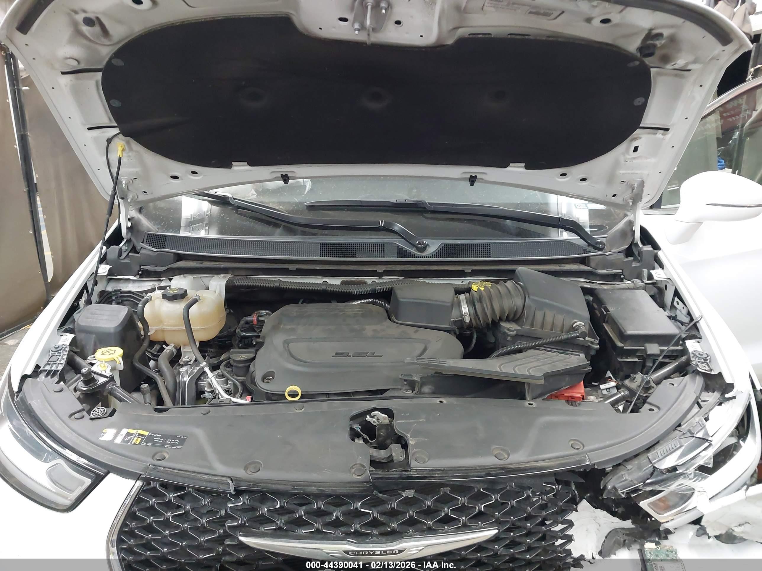 CHRYSLER PACIFICA image 10