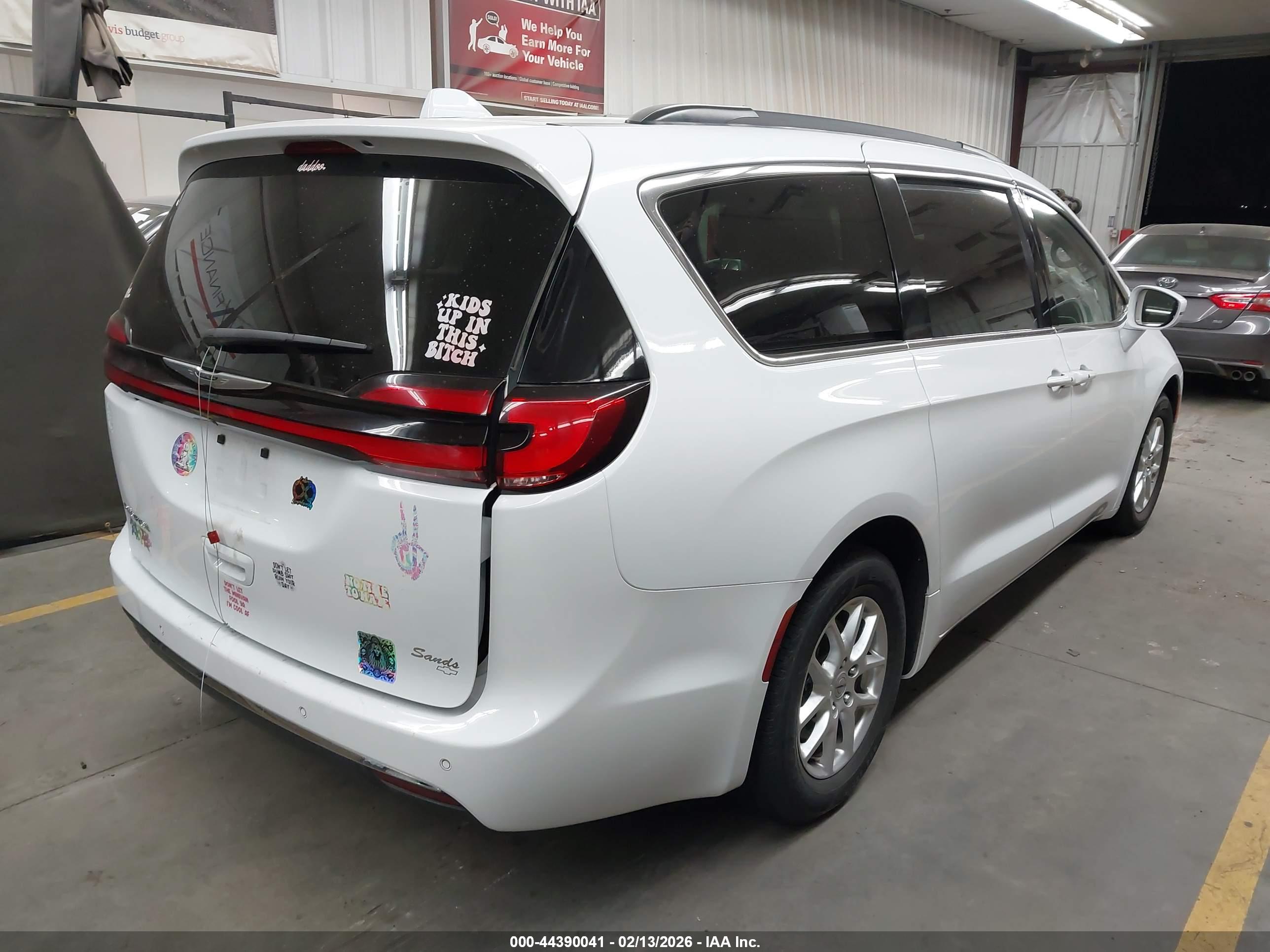 CHRYSLER PACIFICA image 4