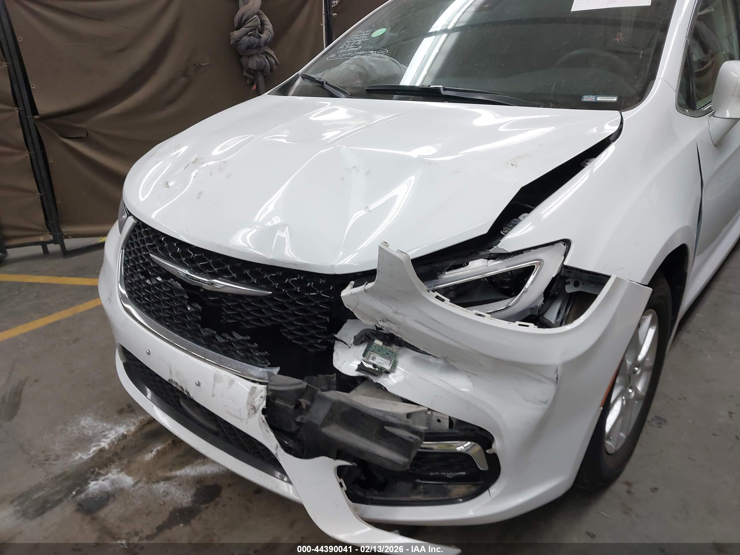 CHRYSLER PACIFICA image 6
