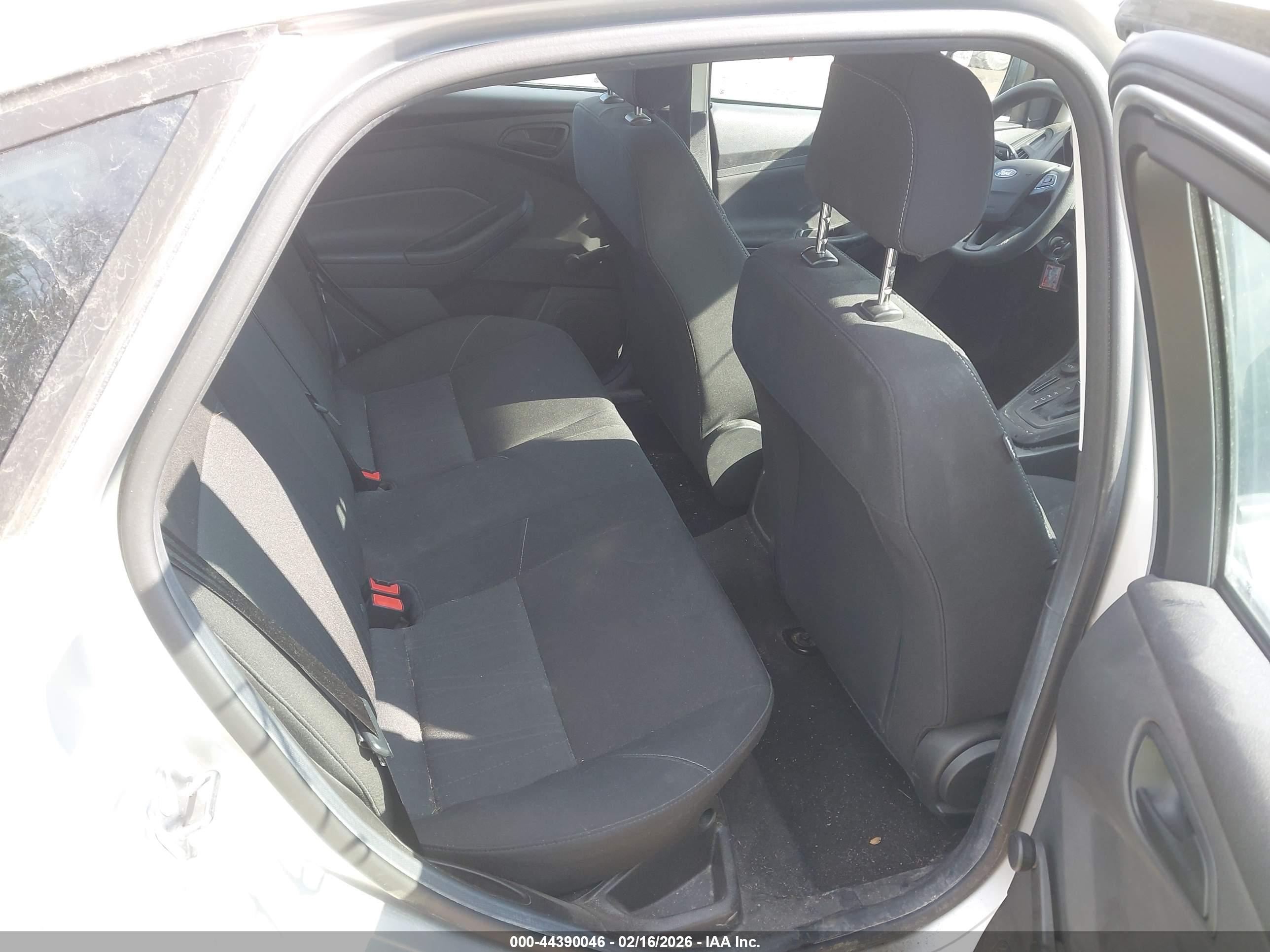 FORD FOCUS image 8