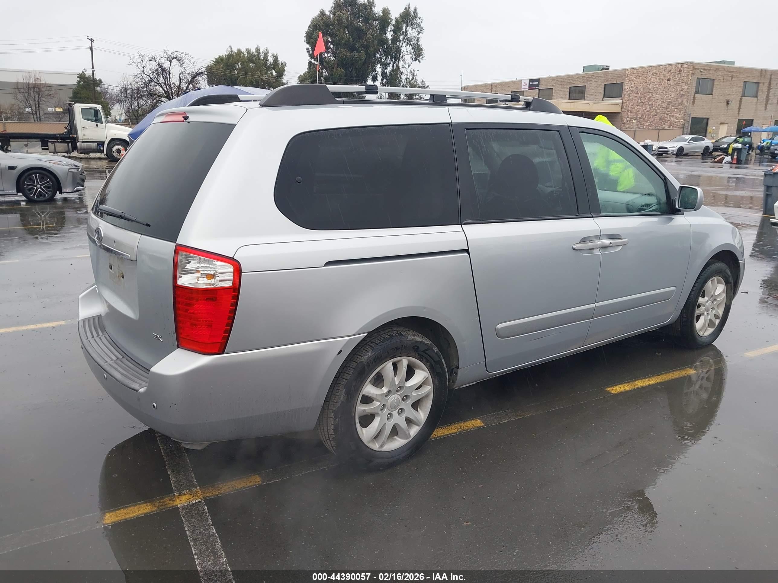 KIA SEDONA image 4
