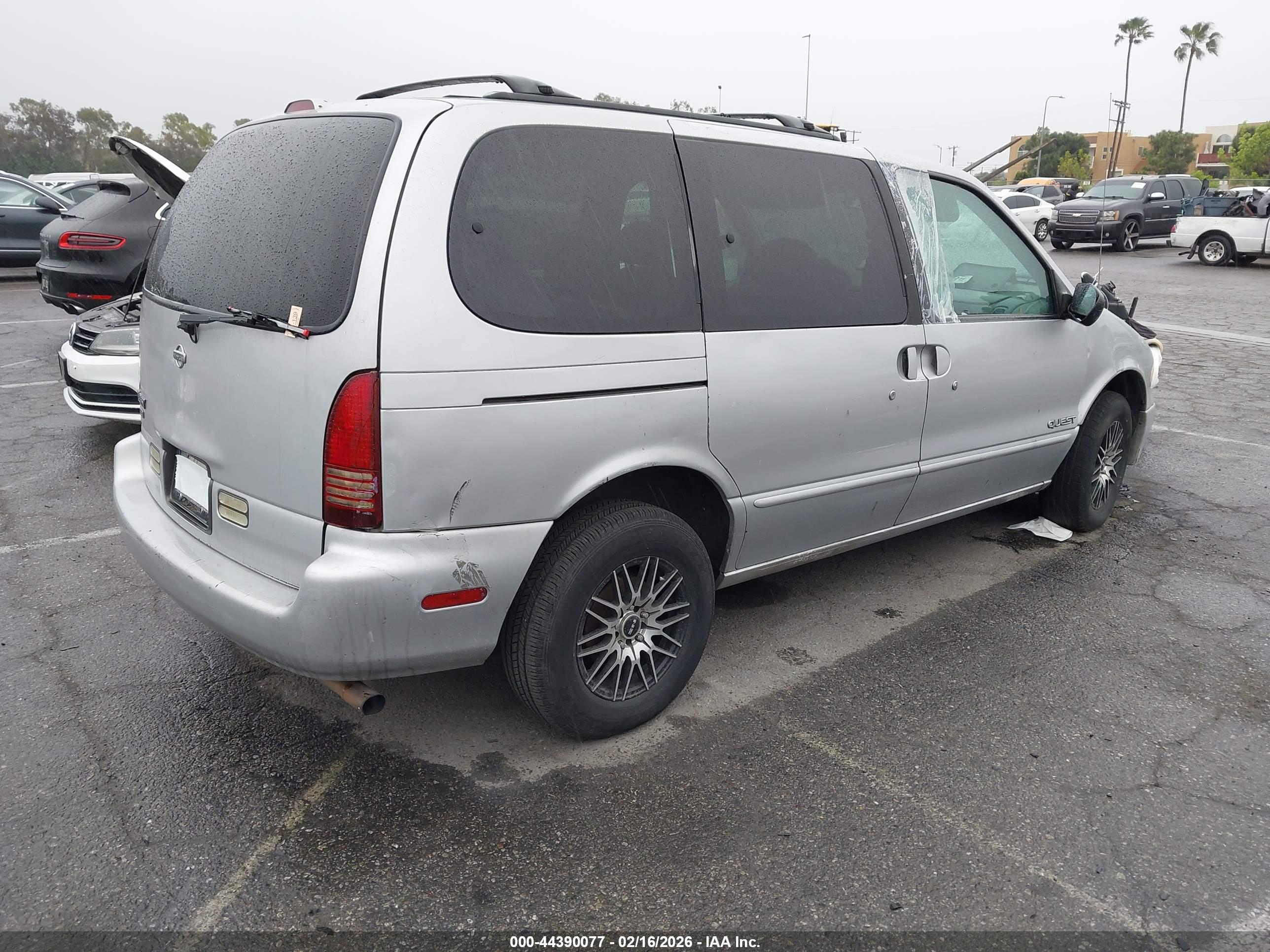 NISSAN QUEST image 4