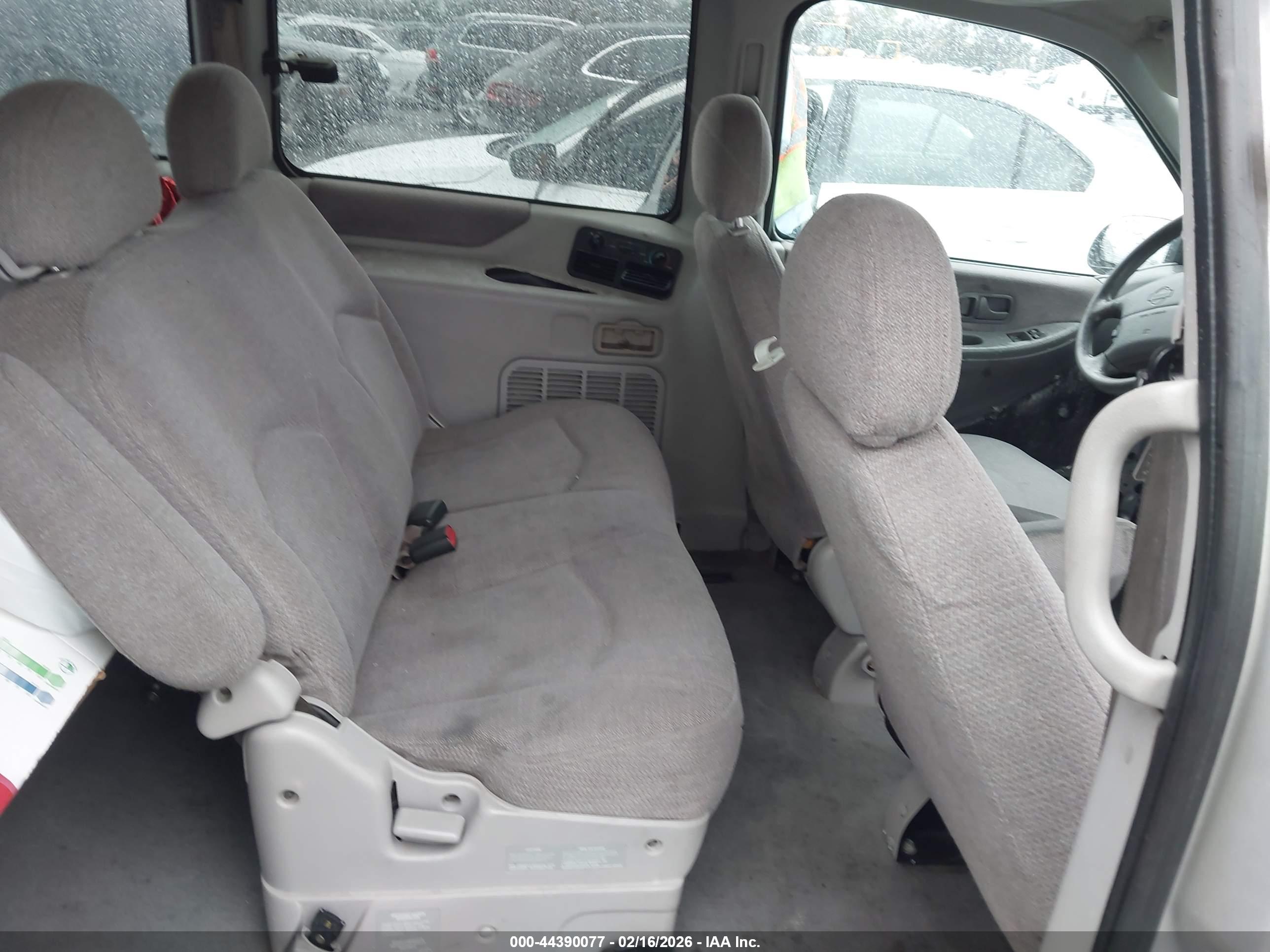 NISSAN QUEST image 8