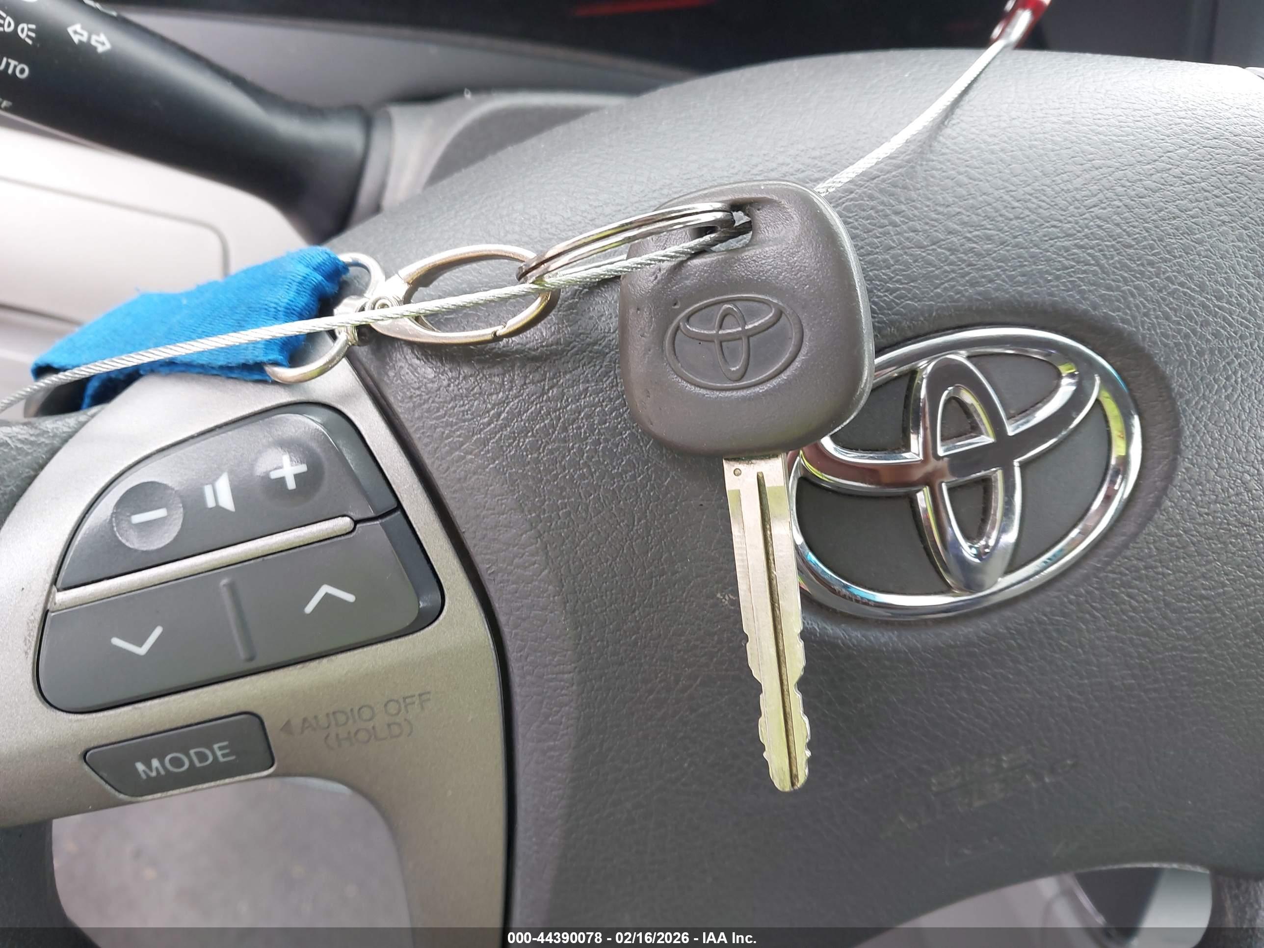 TOYOTA CAMRY image 11