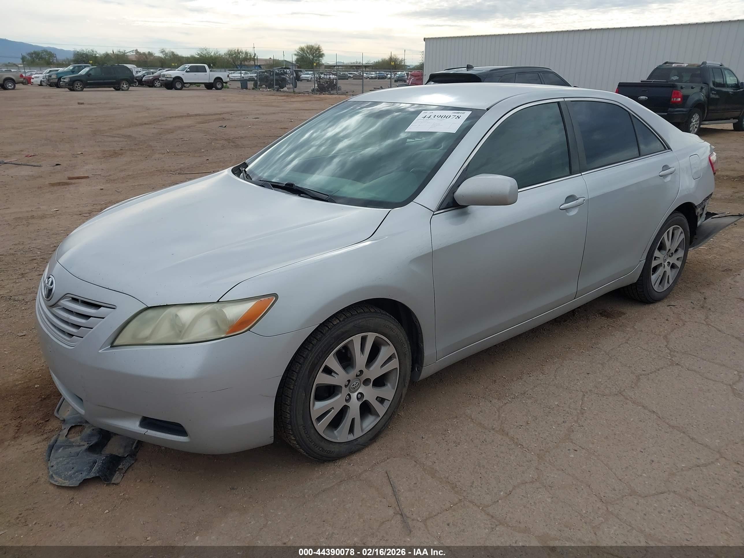 TOYOTA CAMRY image 2