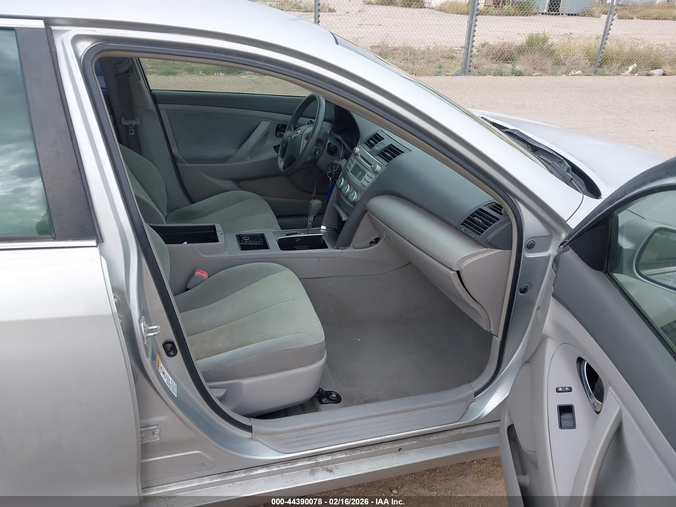 TOYOTA CAMRY image 5
