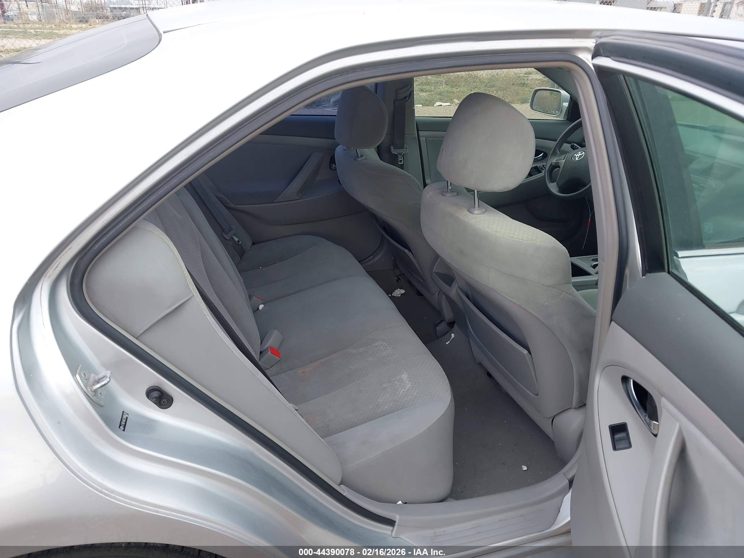 TOYOTA CAMRY image 8