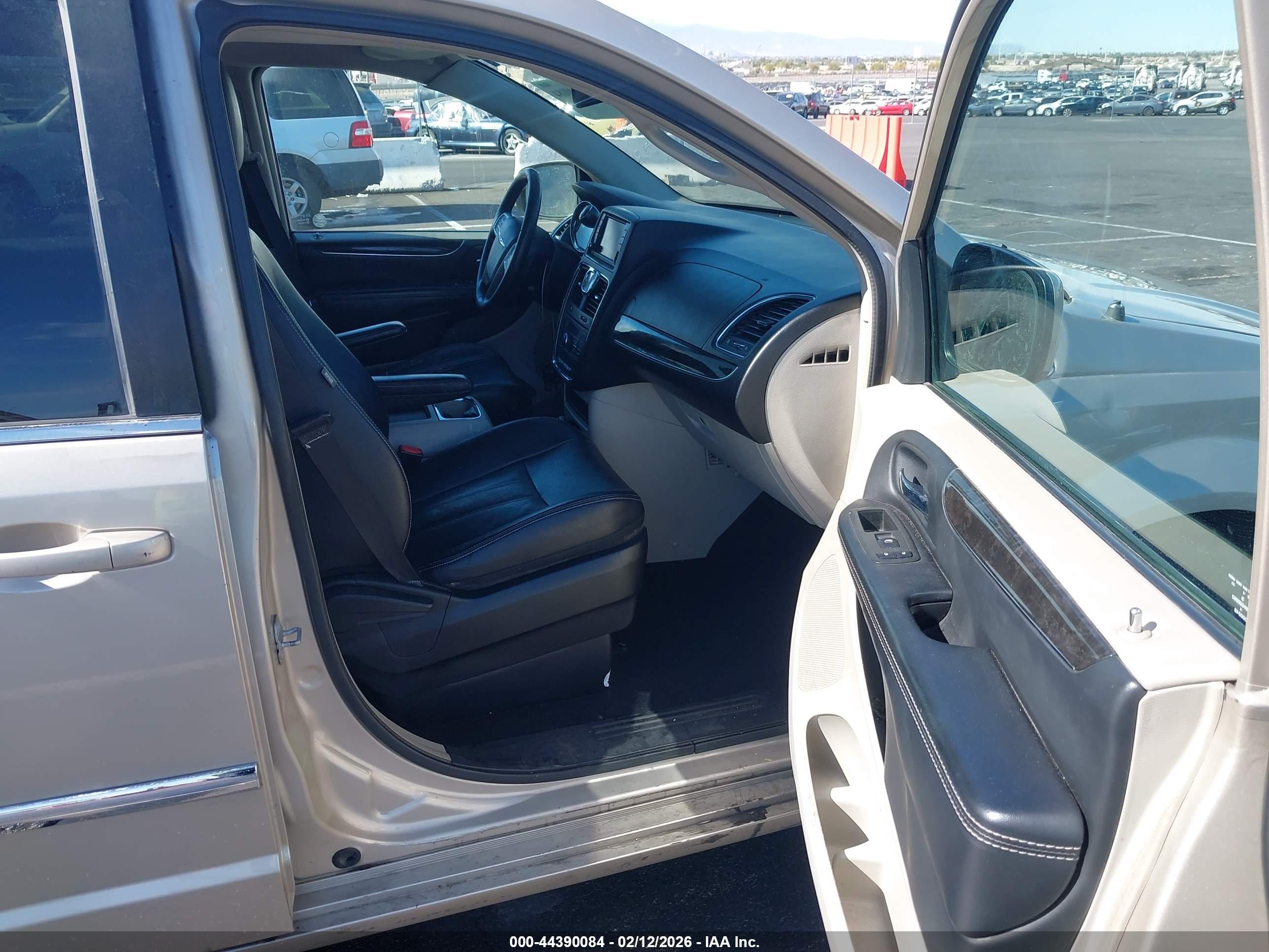 CHRYSLER TOWN image 5