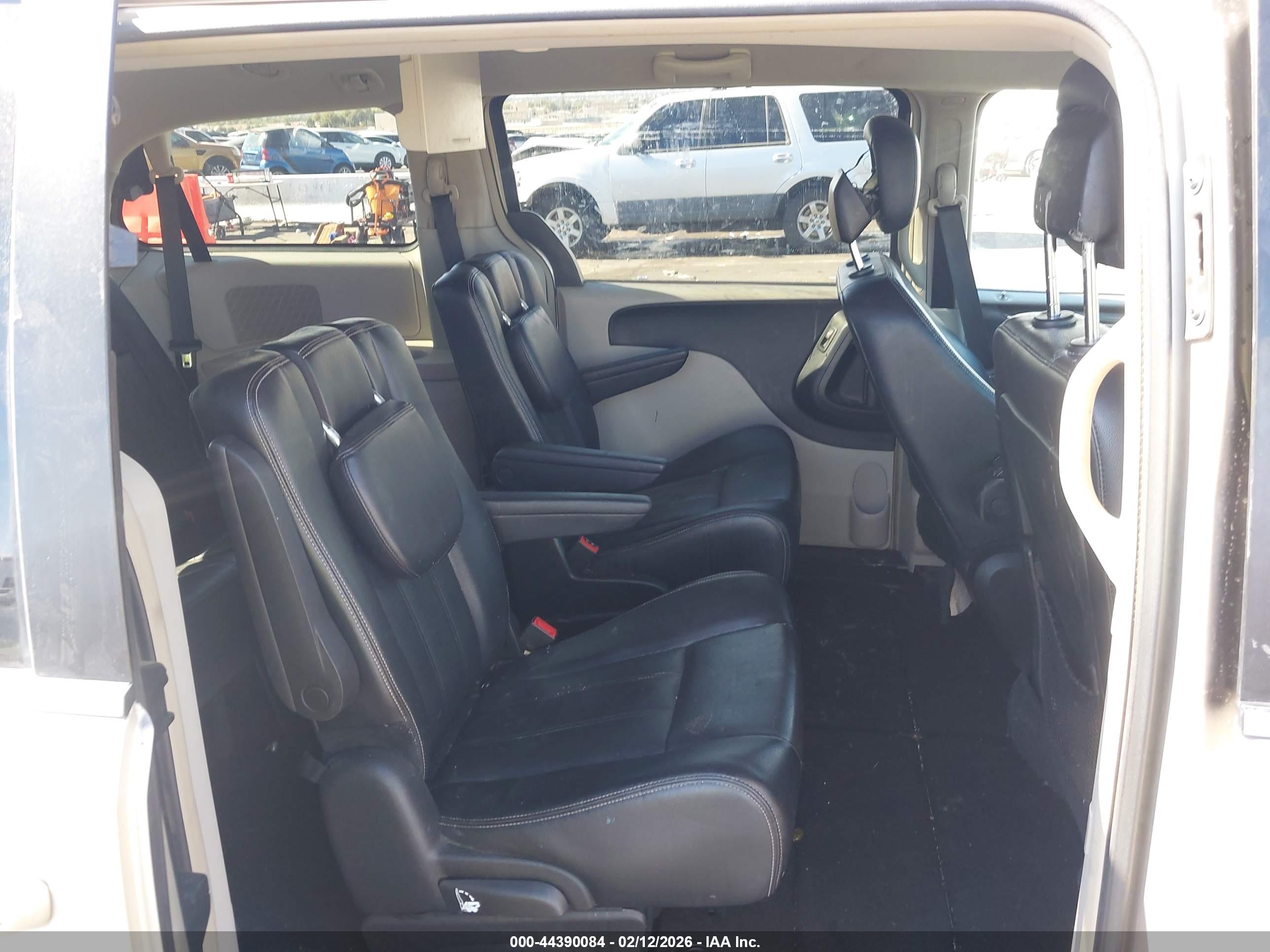 CHRYSLER TOWN image 8